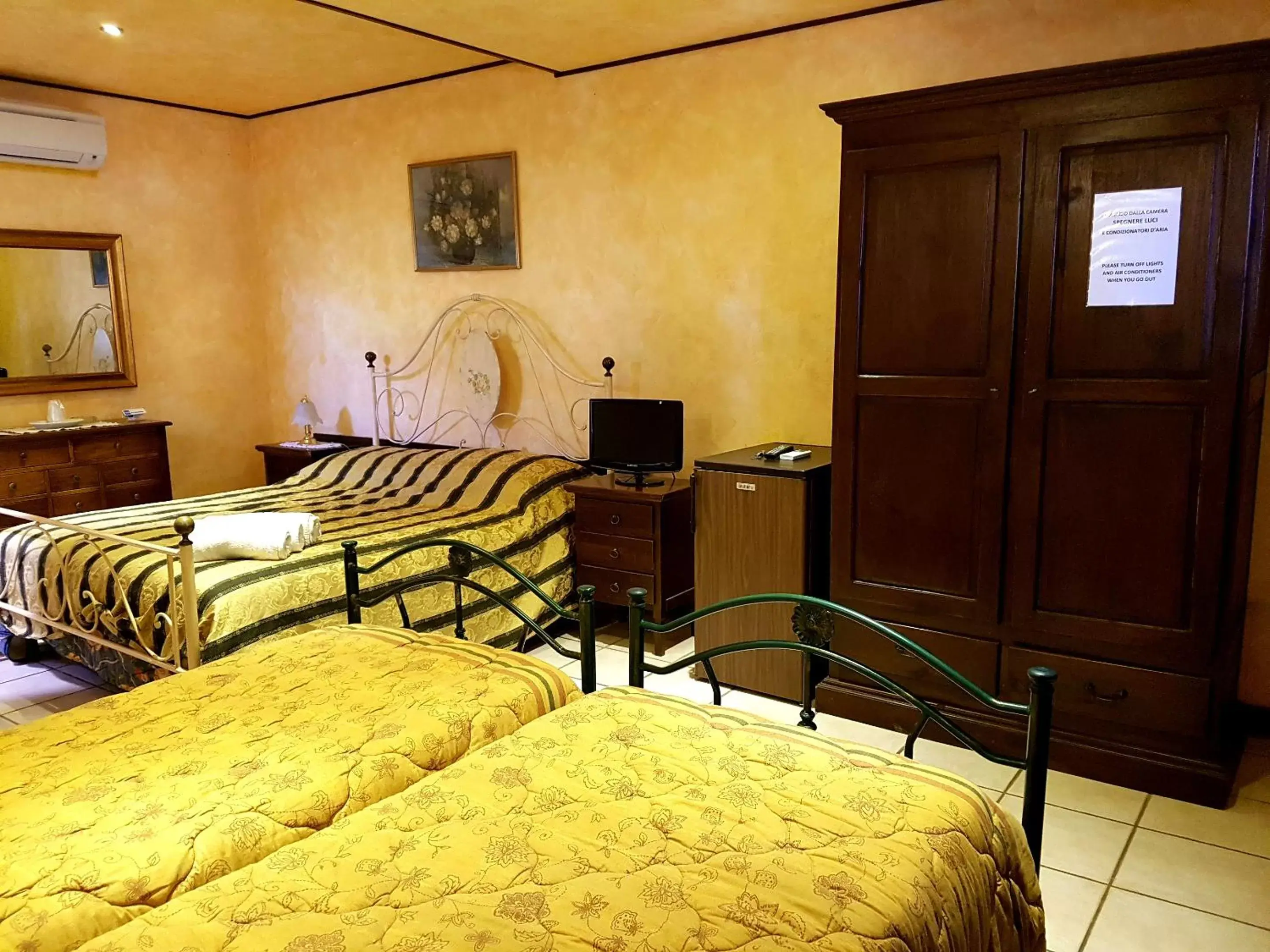 Photo of the whole room, Bed in Hotel Villa Elisabetta