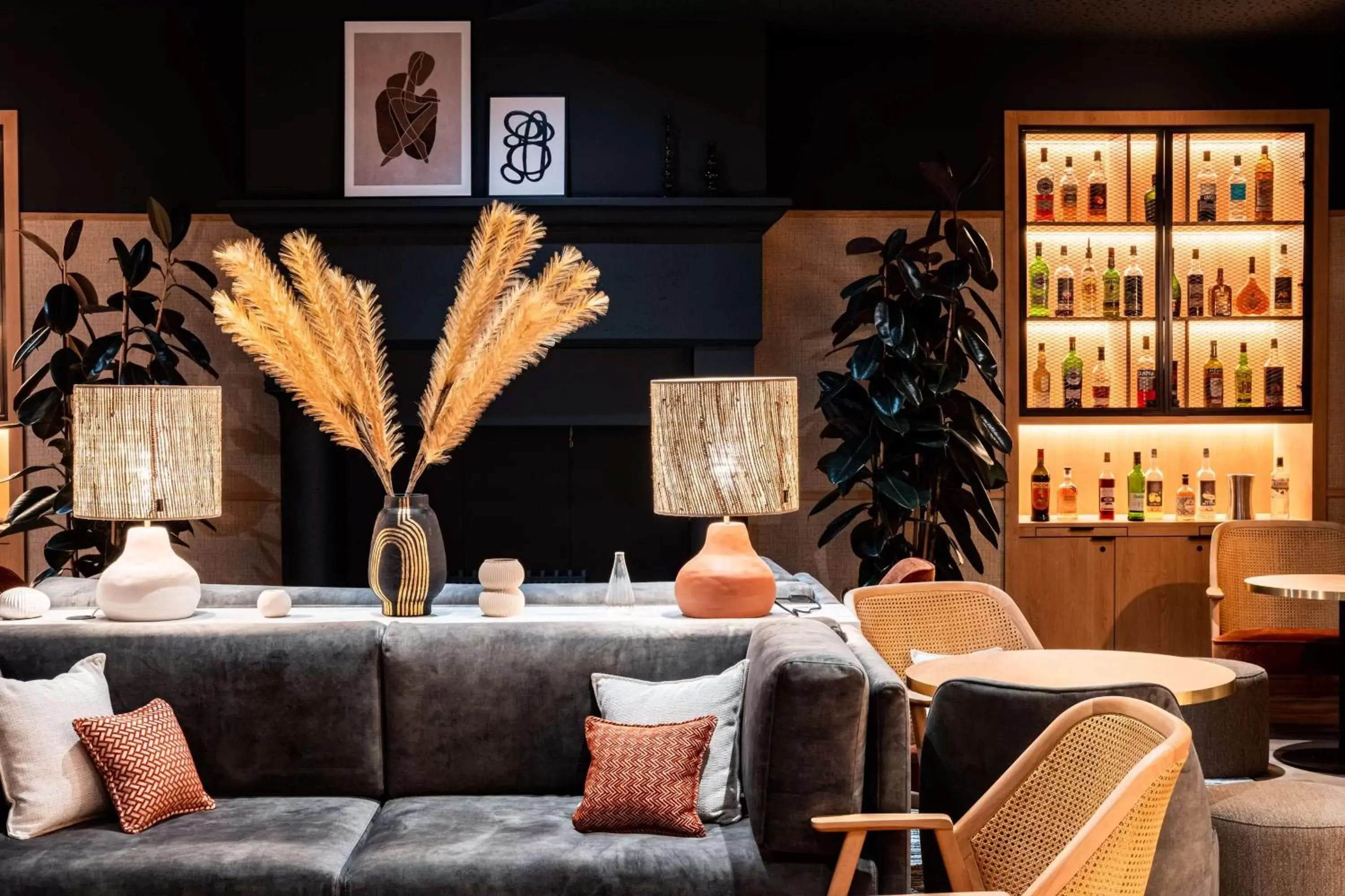 Lounge or bar in Best Western Plus l'Orée Paris Sud