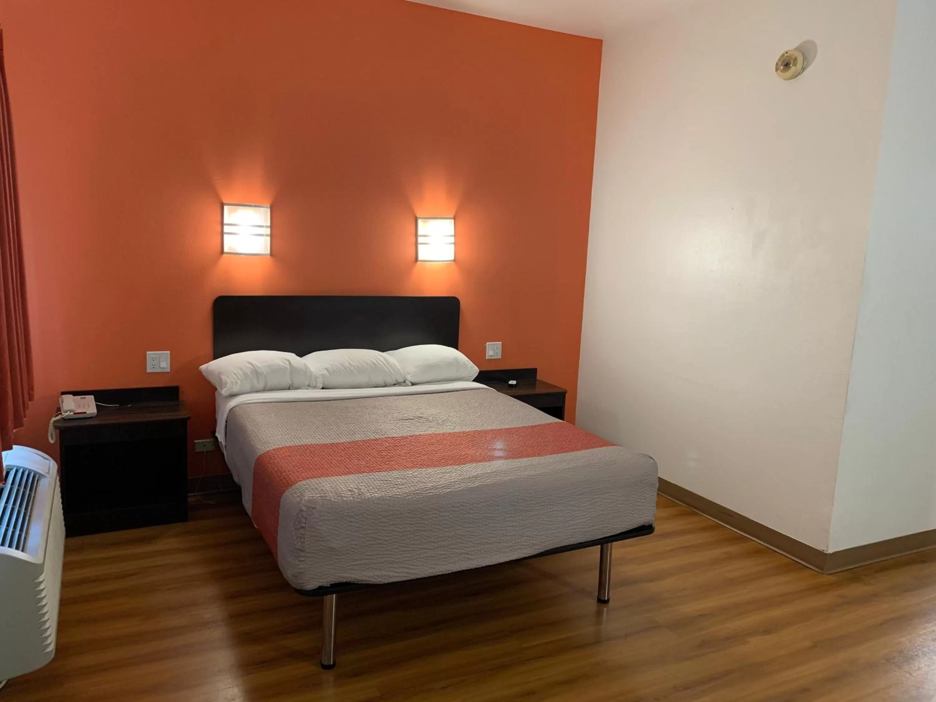 Bedroom, Bed in Motel 6-Terrell, TX