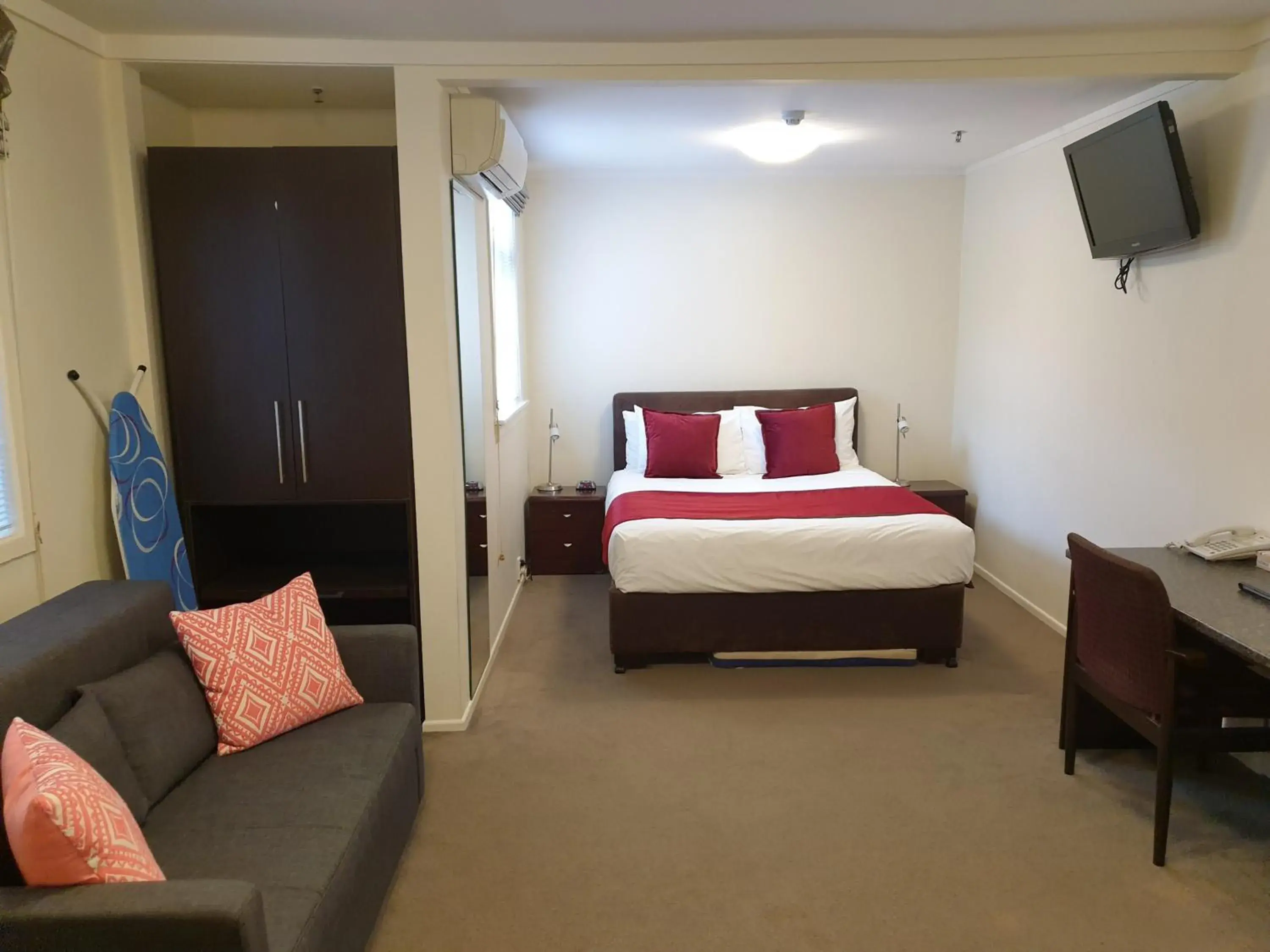 Bed in At Eden Park Motel Bed in At Eden Park Motel