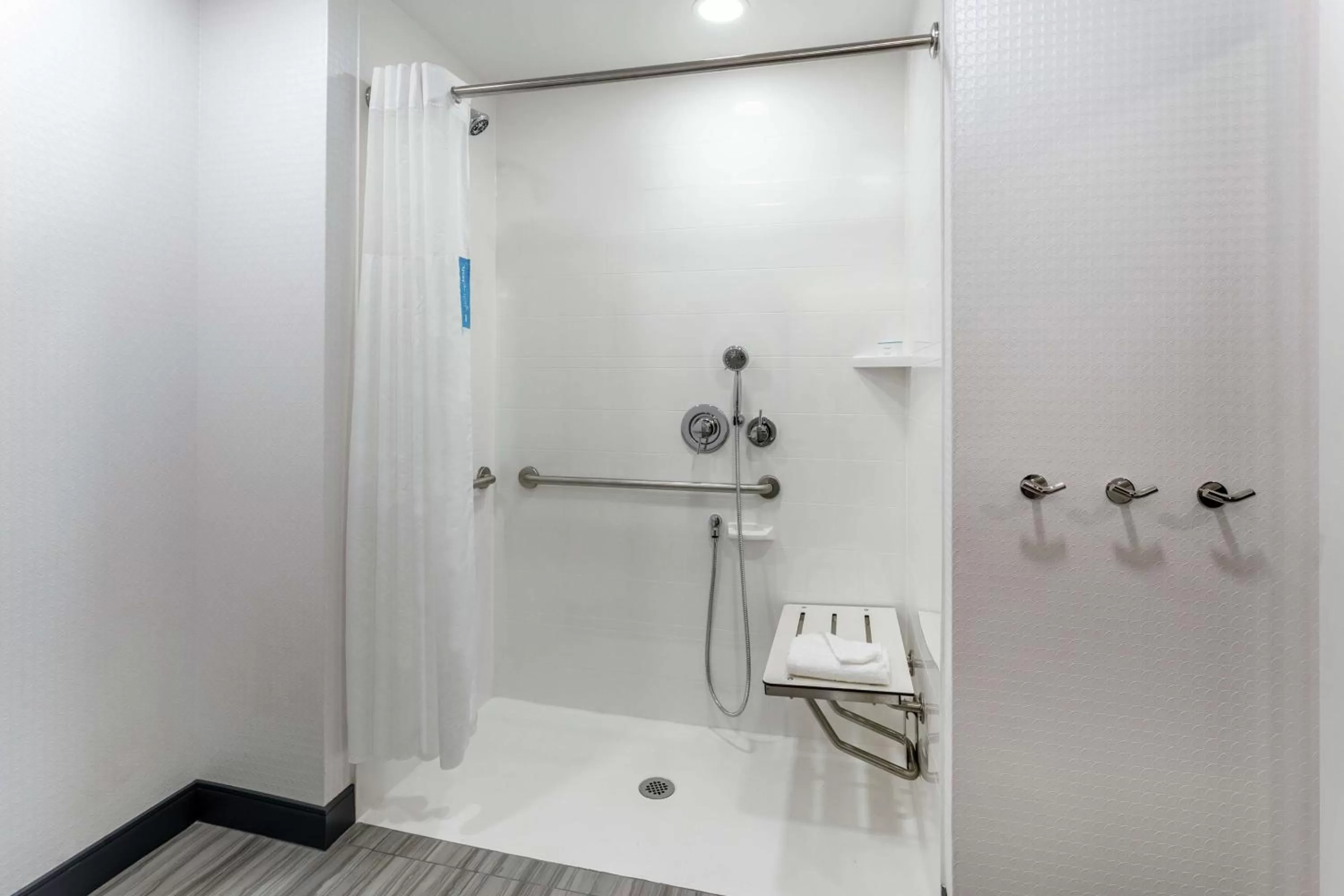 Bathroom in Hampton Inn Oakland Downtown-City Center