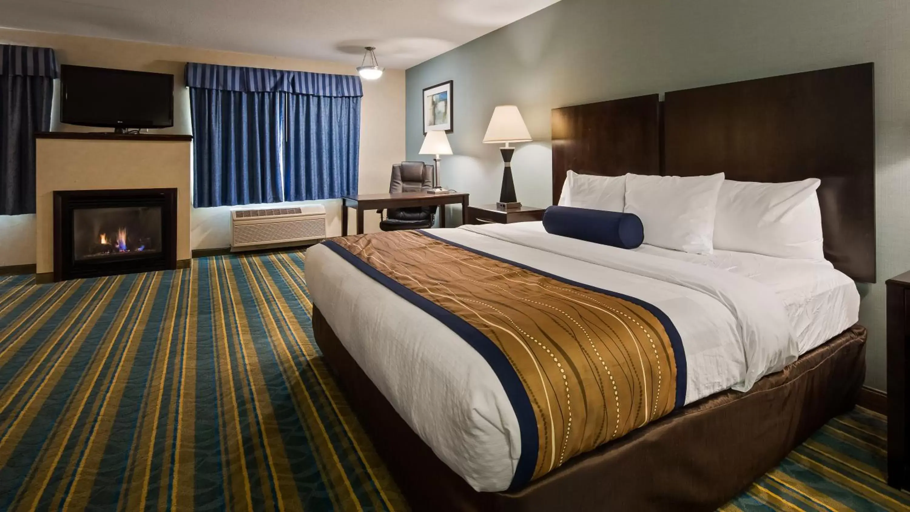 View (from property/room), Bed in Best Western Plus Berkshire Hills Inn & Suites