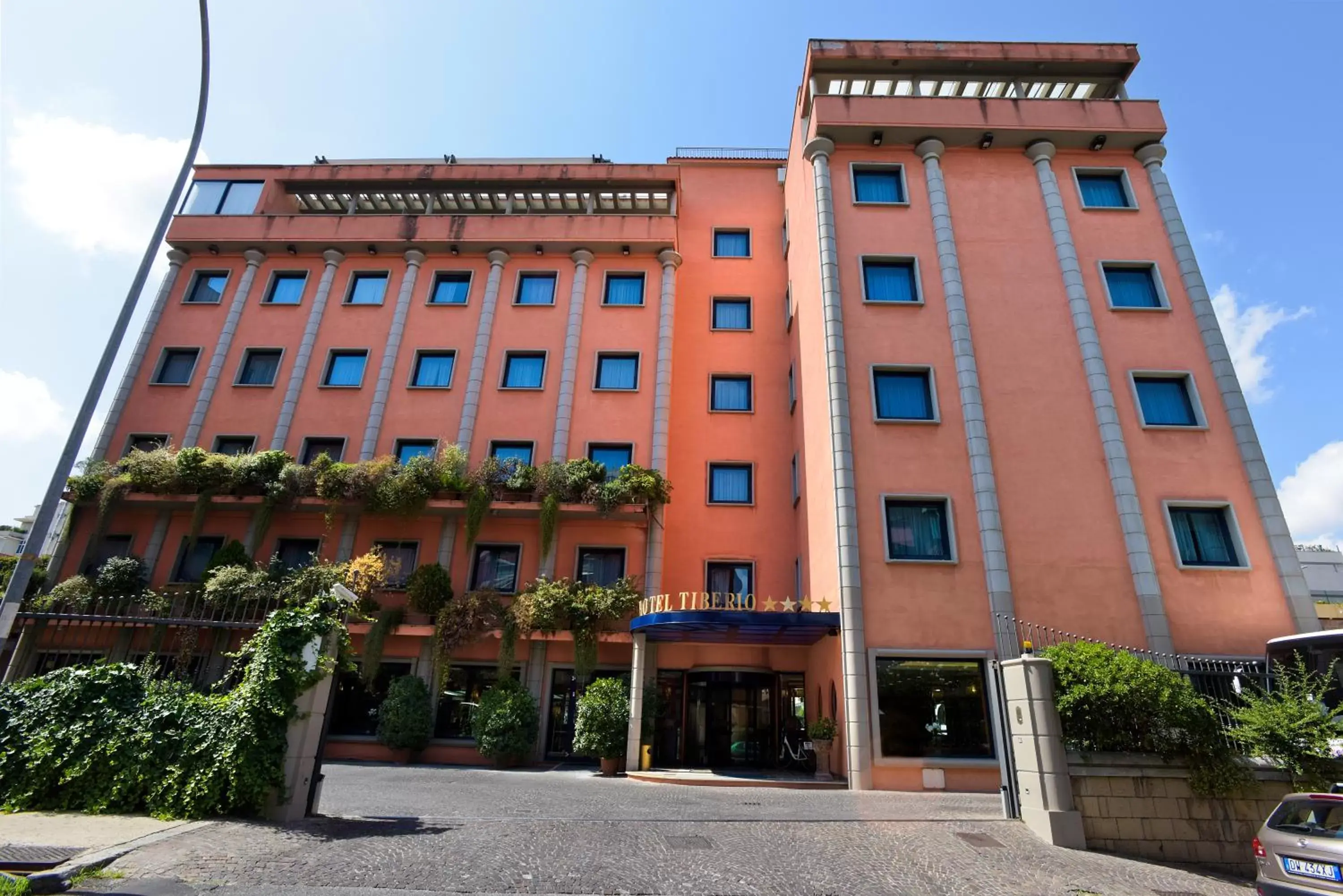 Facade/entrance in Grand Hotel Tiberio