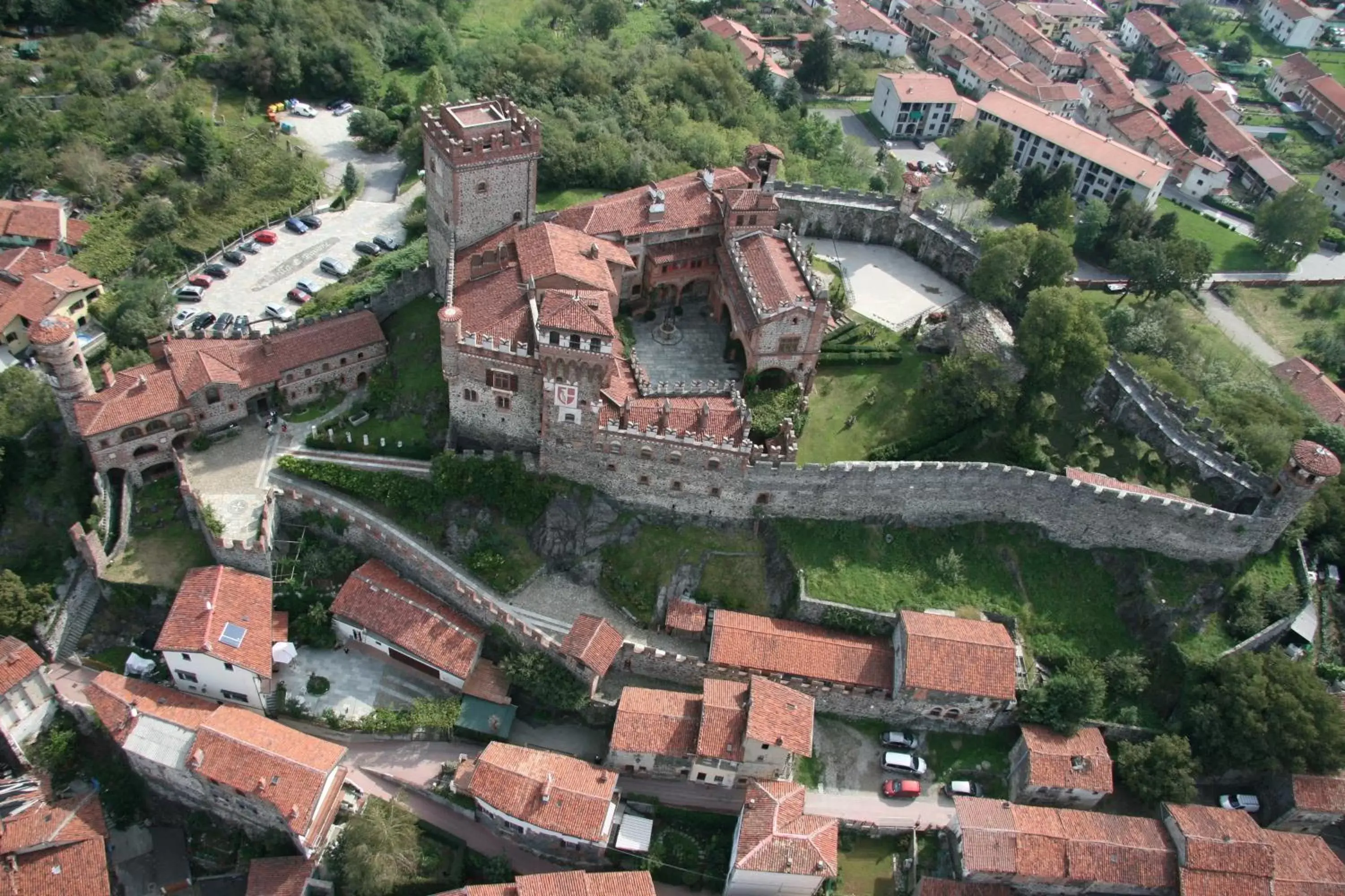 Bird's eye view, Bird's-eye View in Castello Di Pavone