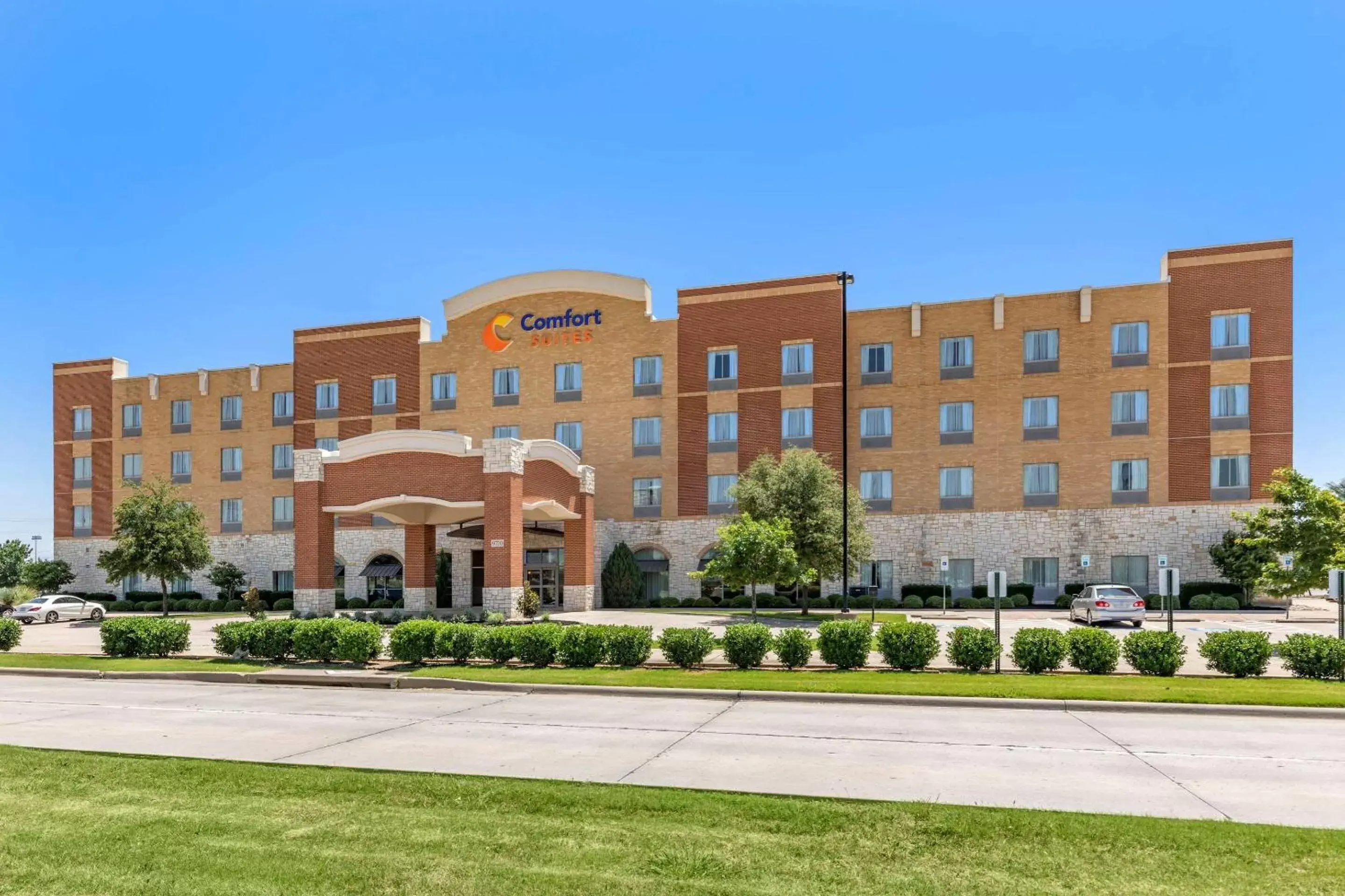 Property Building in Comfort Suites Frisco