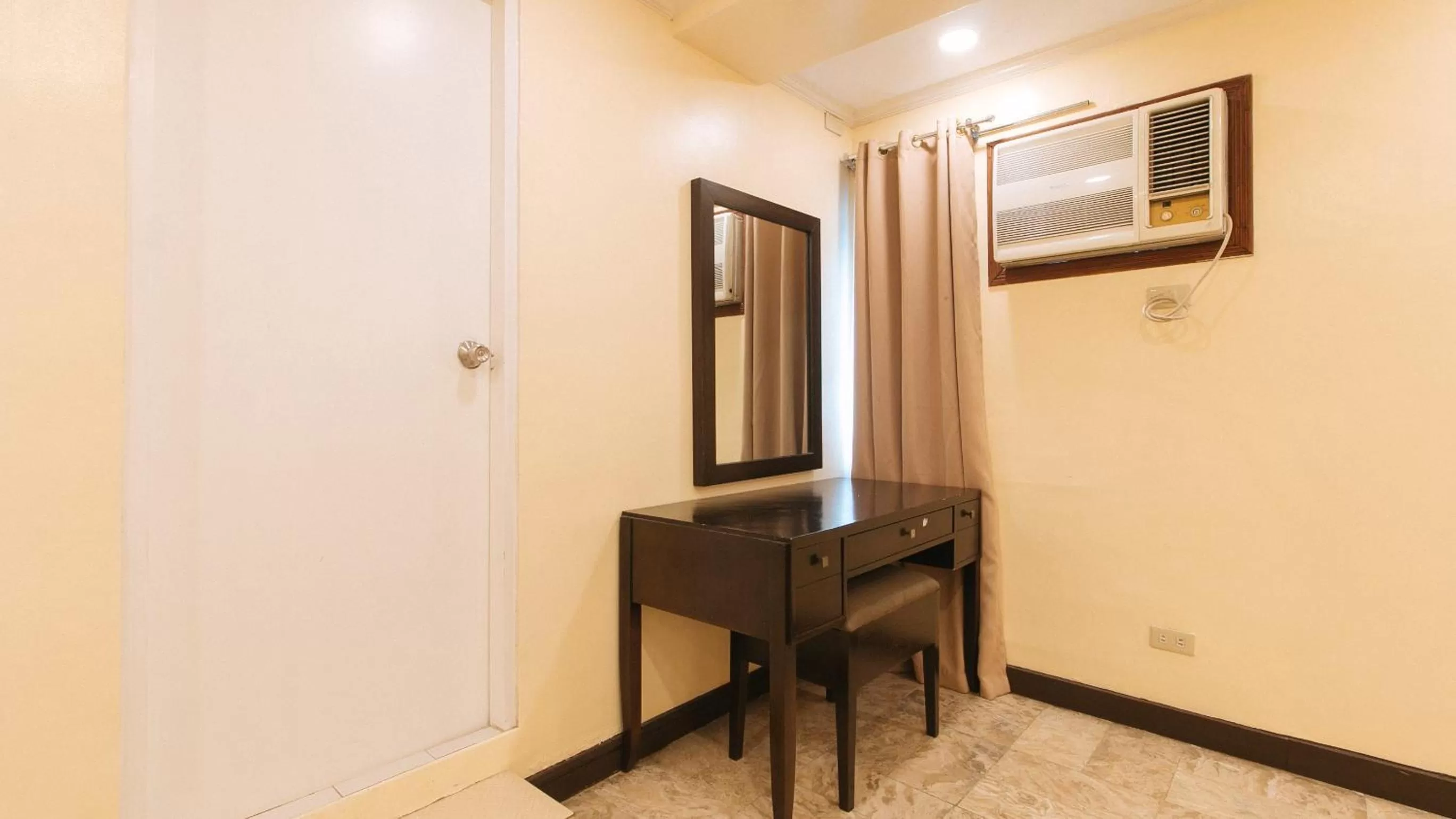 Other, TV/Entertainment Center in RedDoorz Premium near Greenbelt Makati - Vaccinated Staff