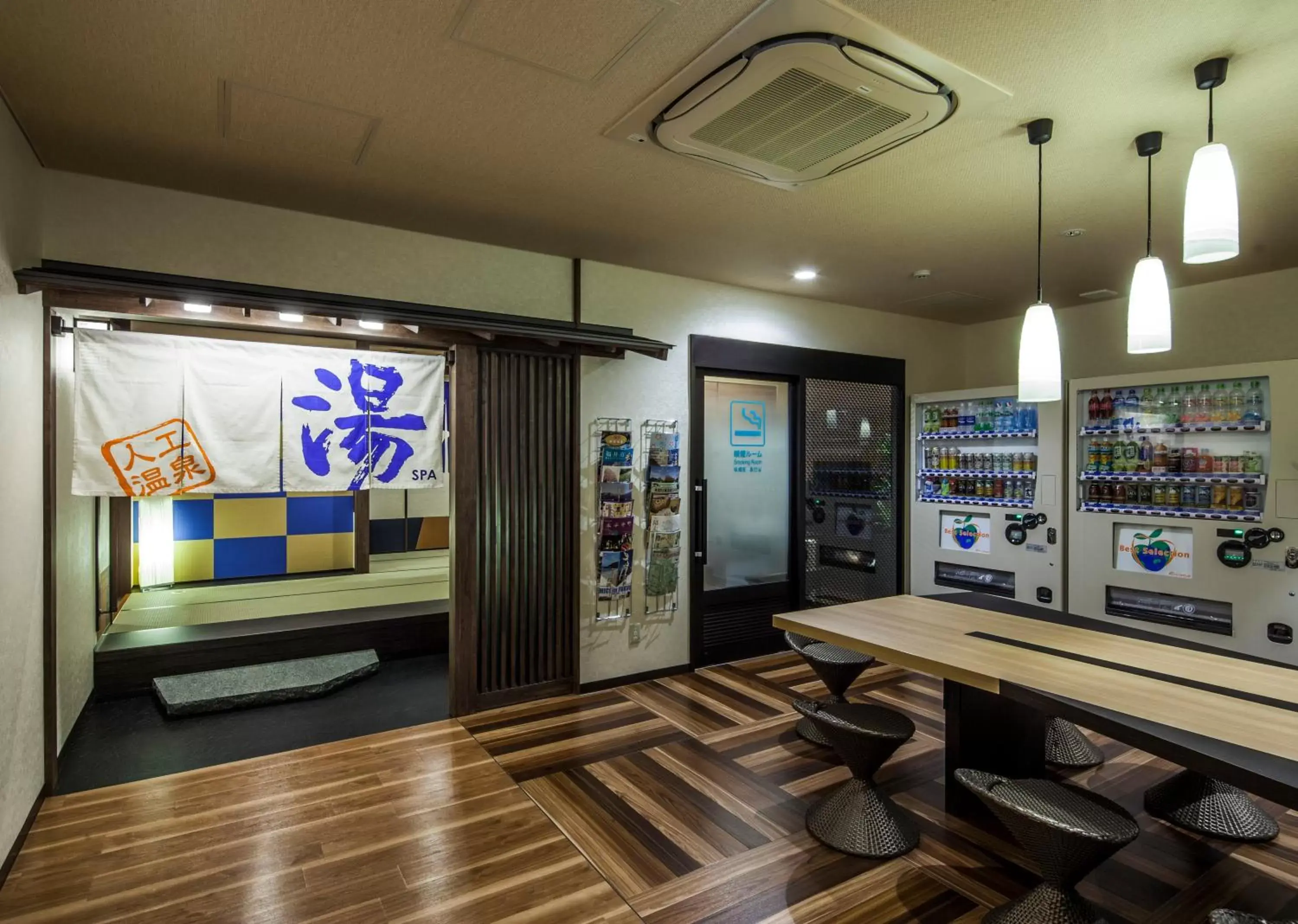 Communal lounge/ TV room in Fukui Manten Hotel Ekimae