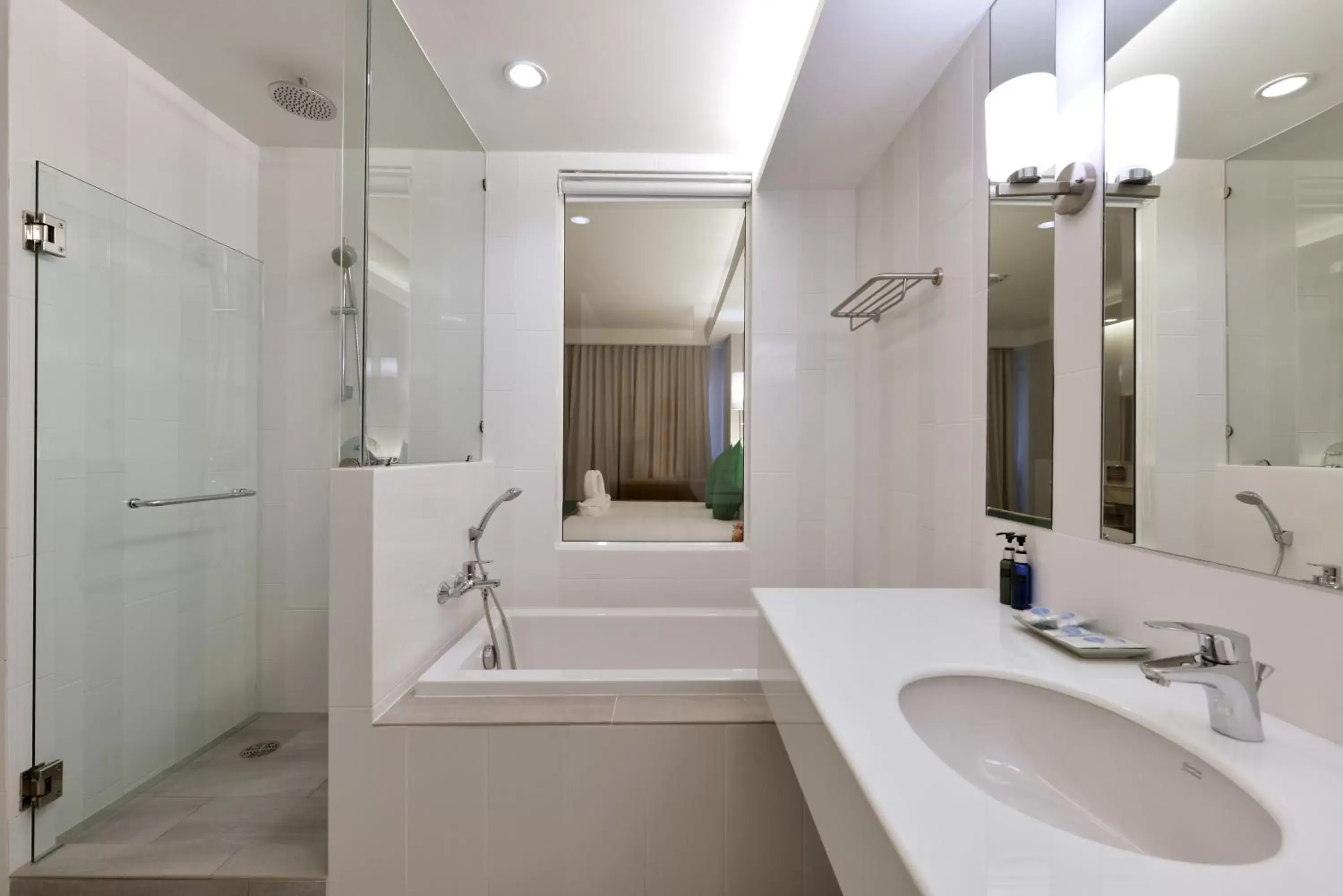 Bathroom in Hisea Huahin Hotel - SHA Extra Plus