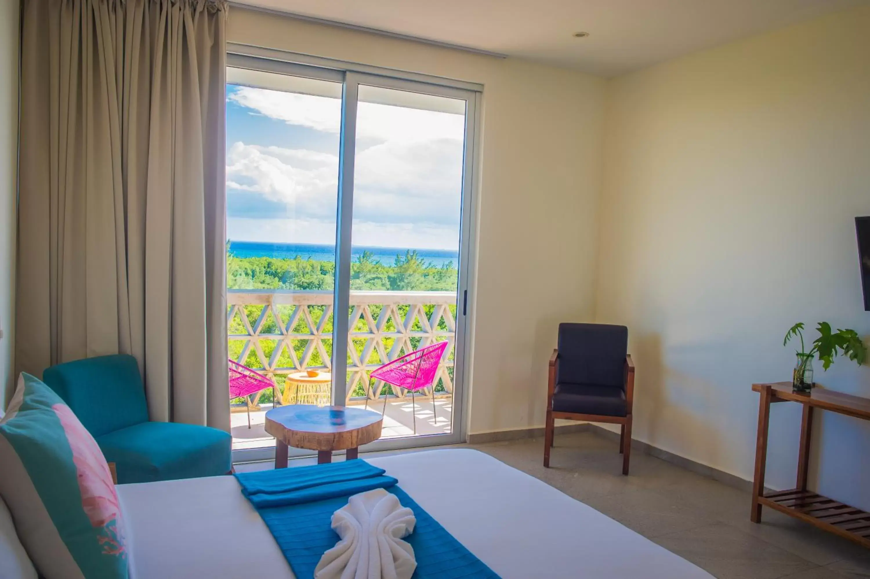 Balcony/Terrace, Seating Area in Suites Cielo y Mar