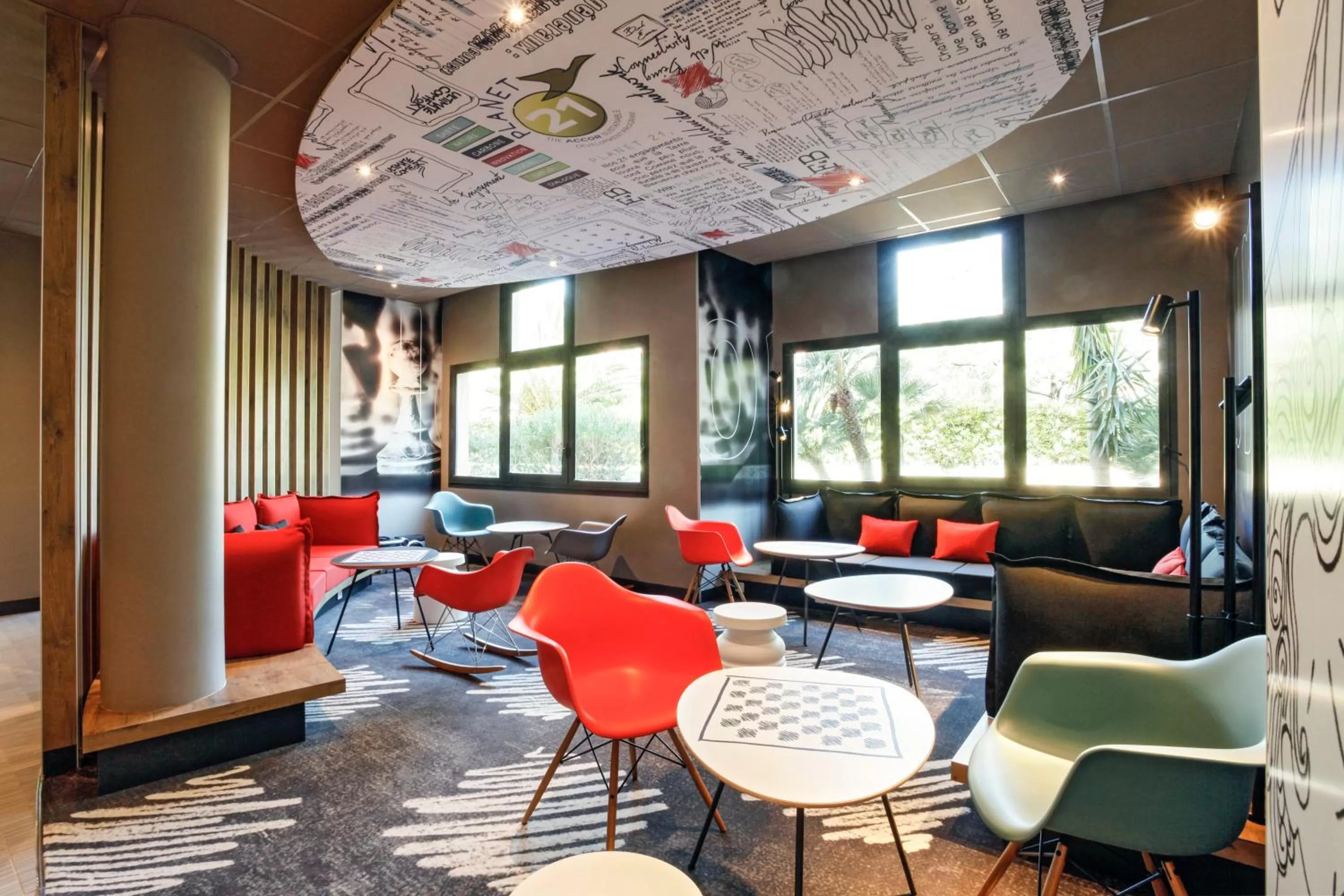 Lounge or bar in ibis Hyeres Centre