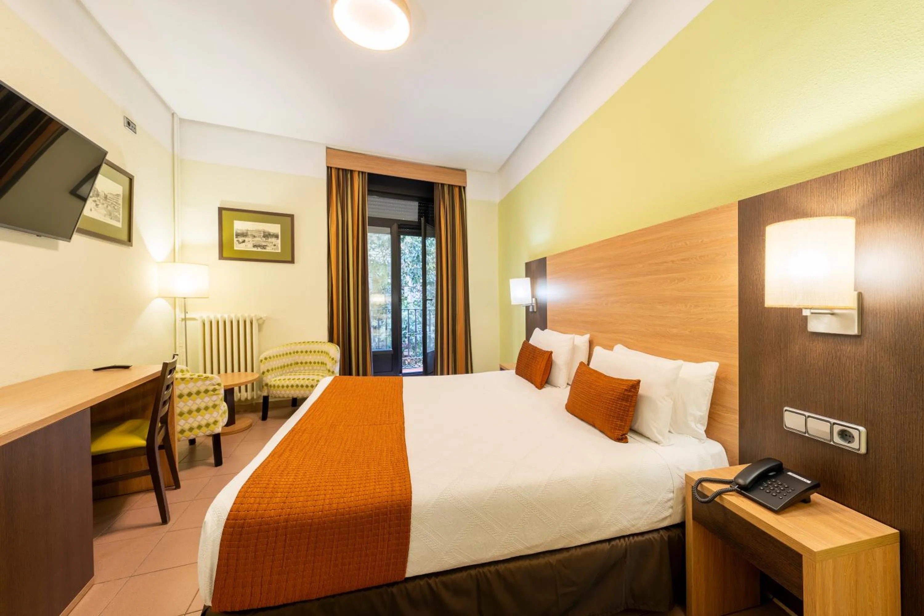 Bedroom, Bed in Hostal Ballesta