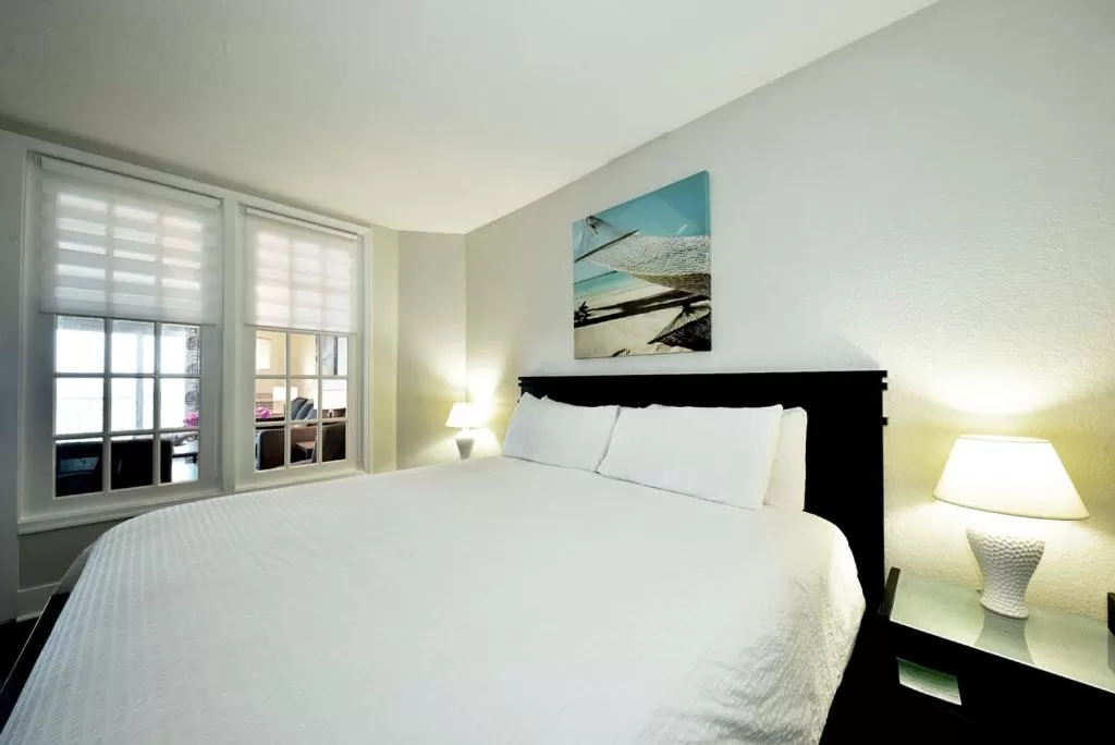 Floor plan, Bed in Sun Tower Hotel & Suites on the Beach