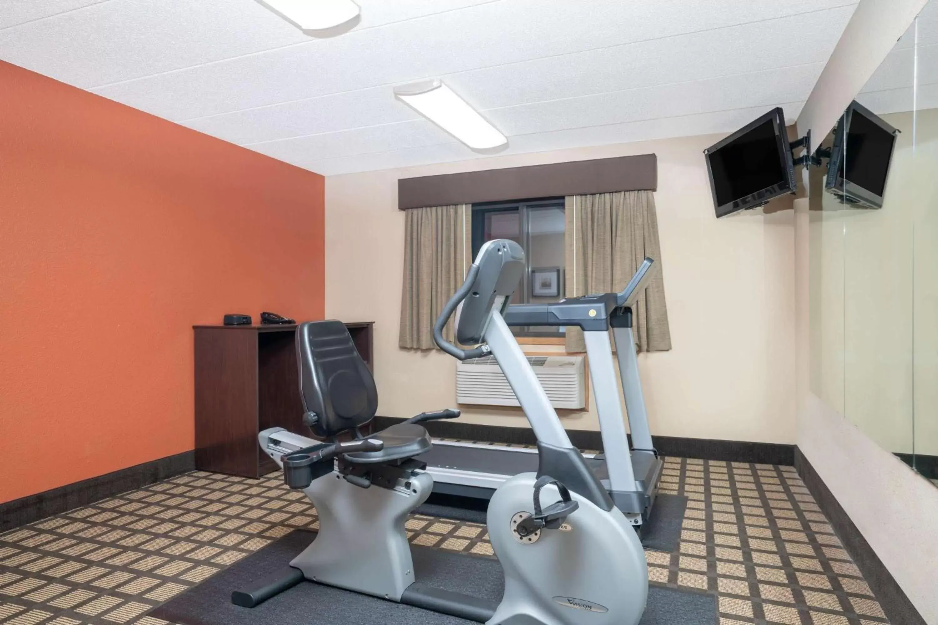 Fitness centre/facilities, Fitness Center/Facilities in Baymont by Wyndham Lakeville