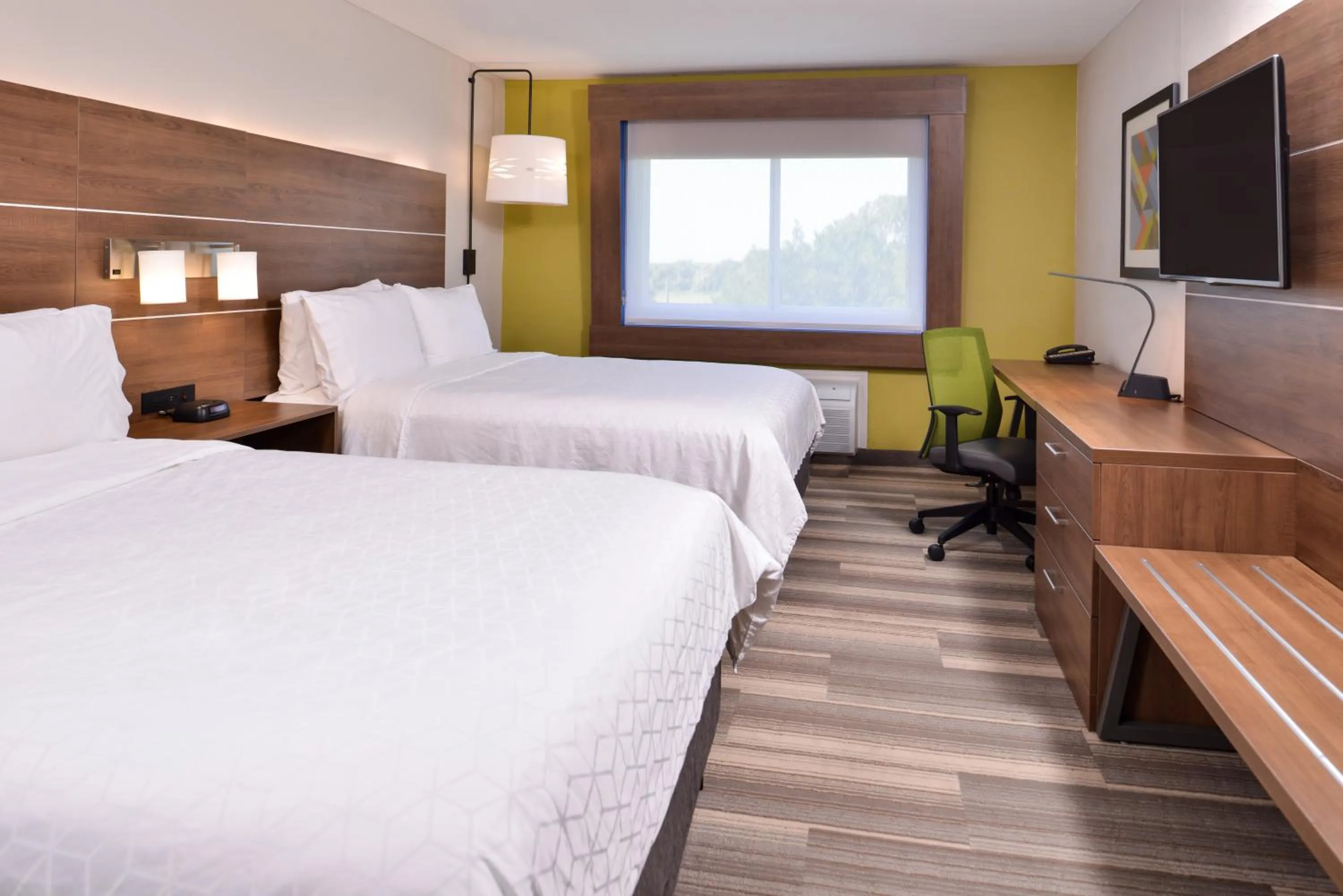 Photo of the whole room, Bed in Holiday Inn Express Hotel & Suites Elgin by IHG