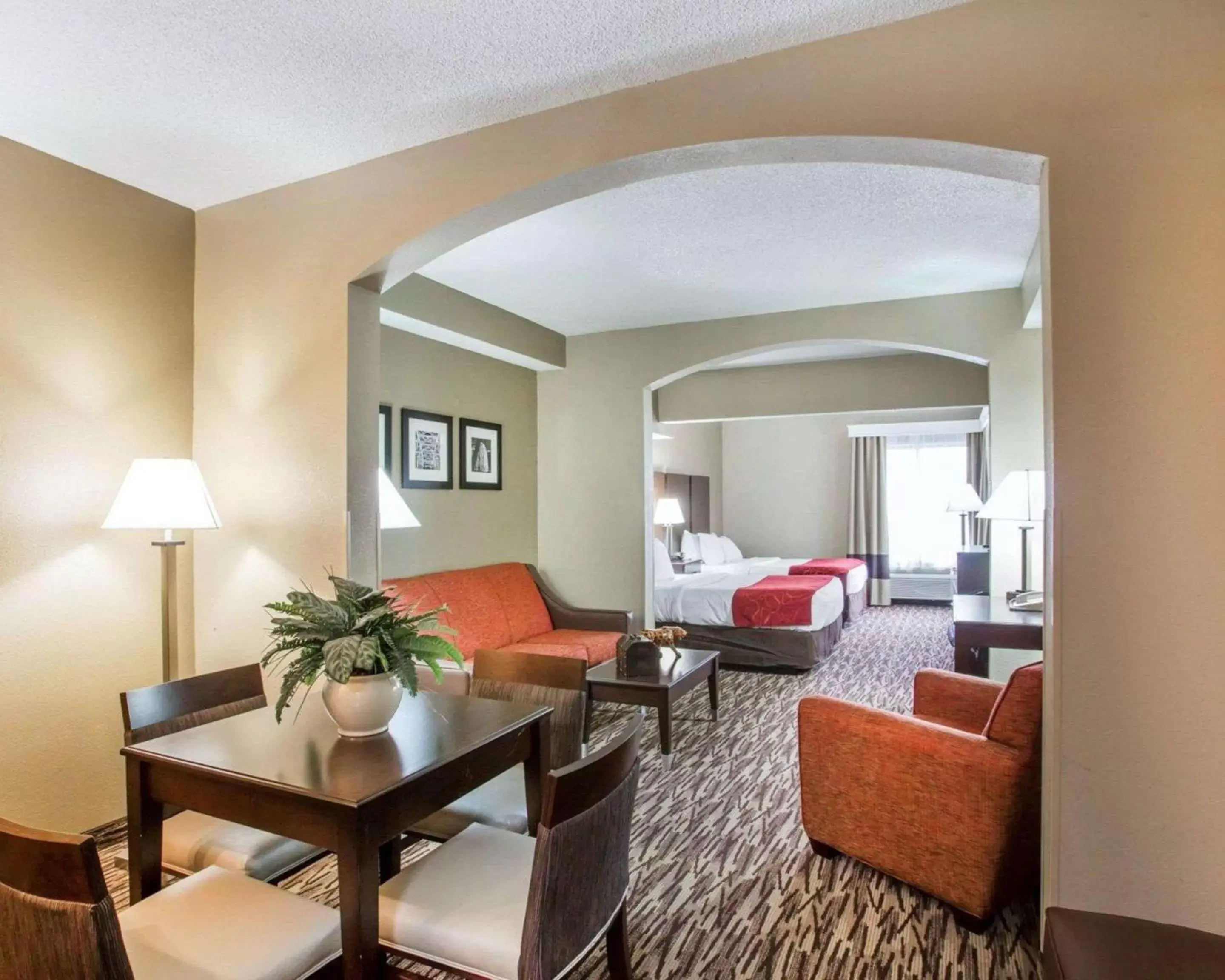 Photo of the whole room, Seating Area in Comfort Suites Lebanon