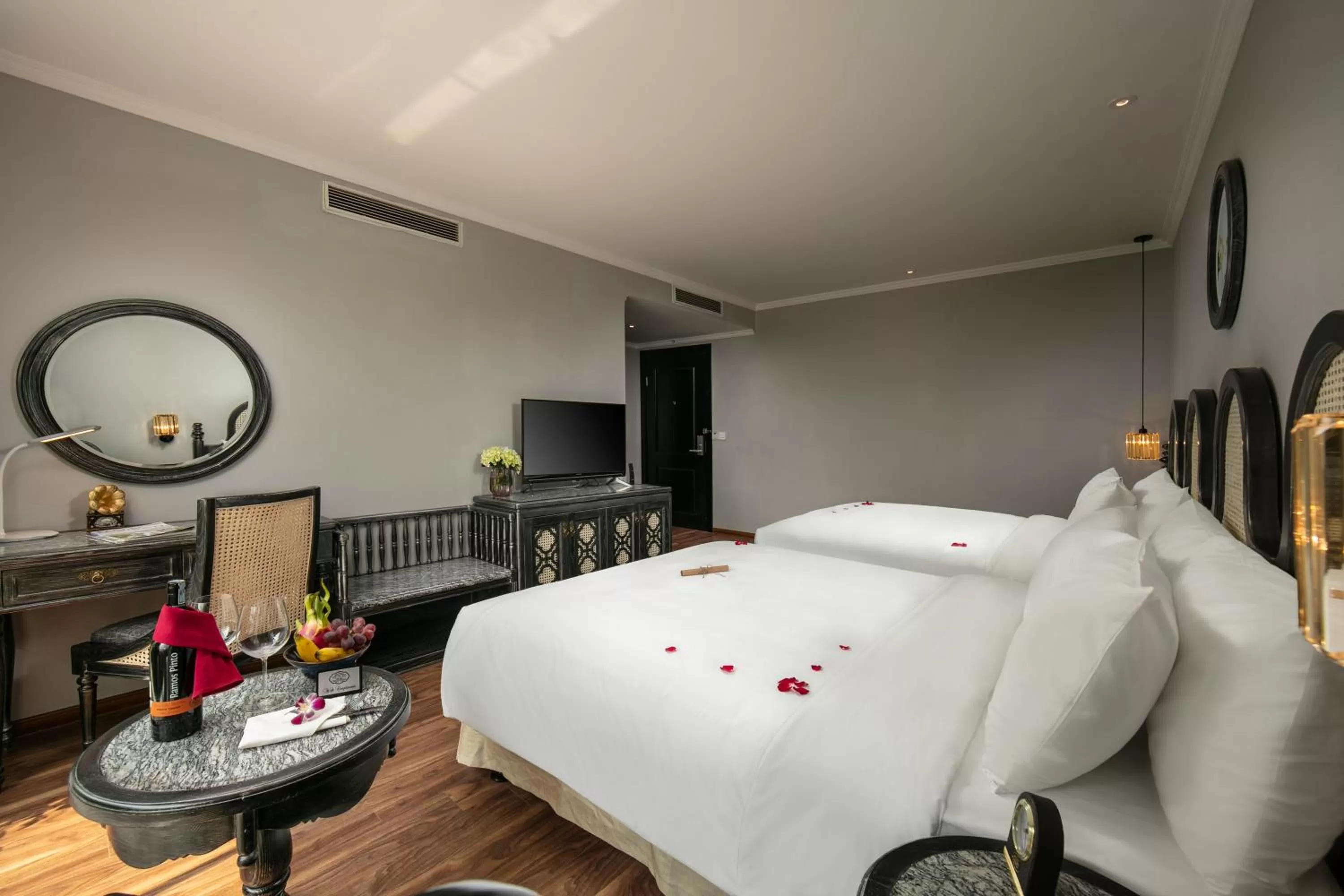 Bedroom, Bed in Shining Central Hotel & Spa