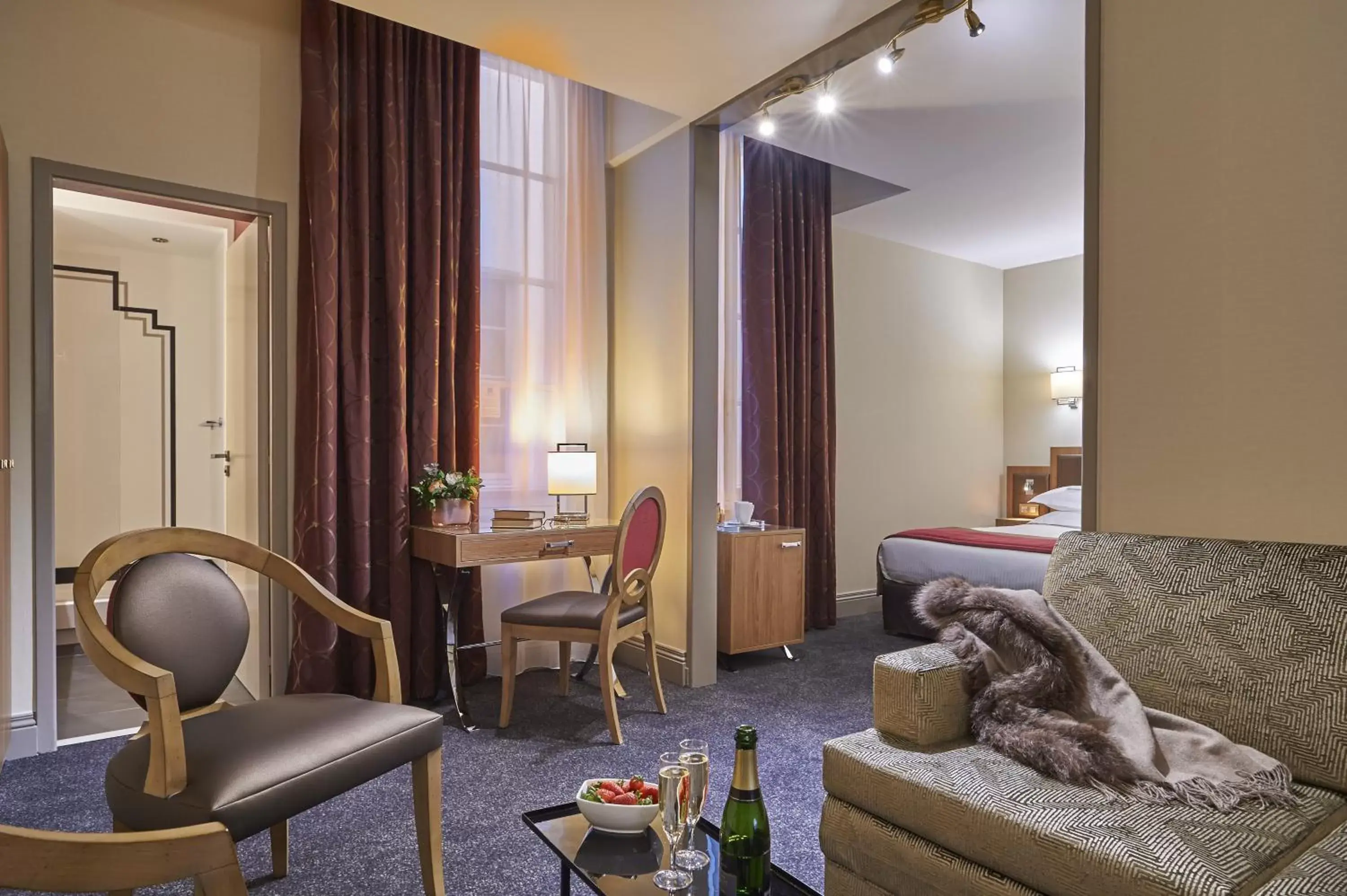 Photo of the whole room, Bed in Best Western Premier HBEO Bordeaux Centre Photo of the whole room, Bed in Best Western Premier HBEO Bordeaux Centre