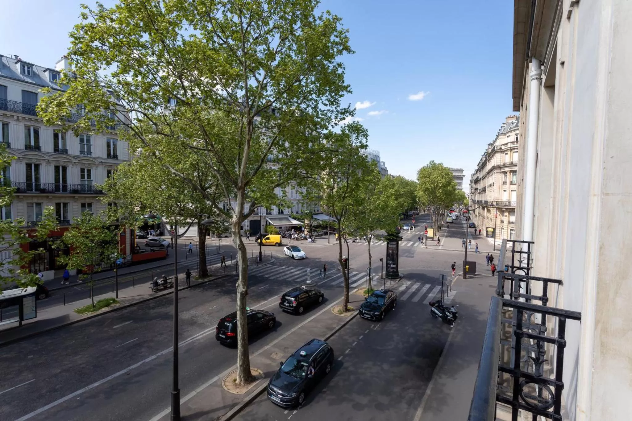 Photo of the whole room in InterContinental Paris Champs Elysées Etoile by IHG