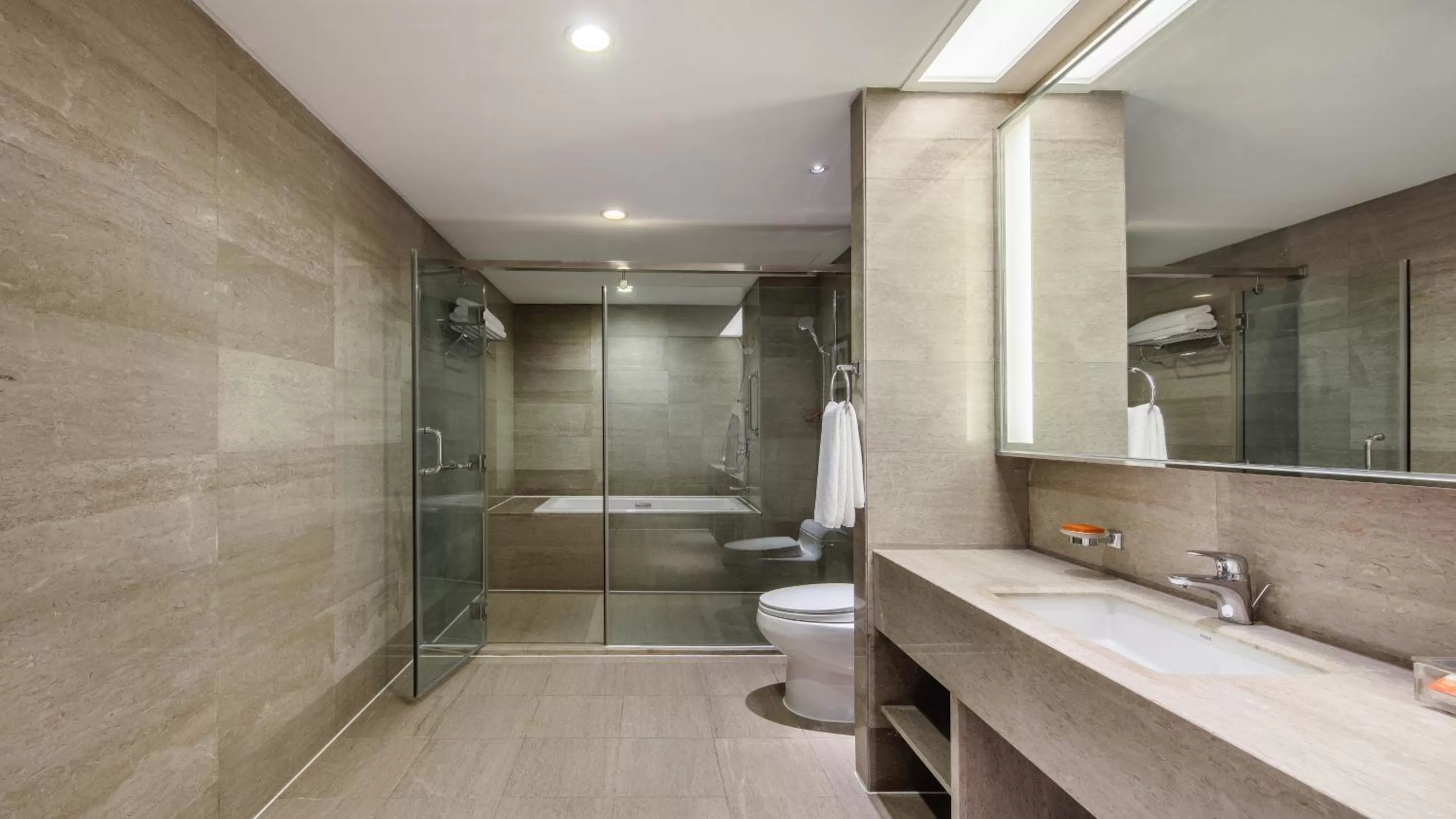Bathroom in Crowne Plaza Foshan by IHG
