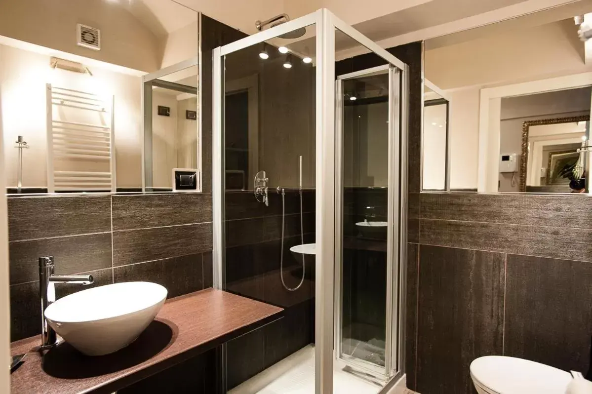 Shower, Bathroom in Adalesia Hotel & Coffee