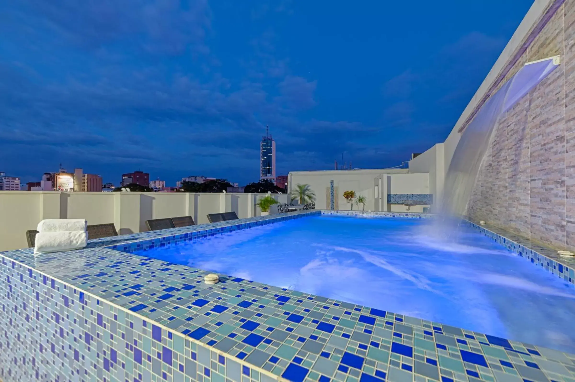 Balcony/Terrace, Swimming Pool in Hotel Granada Real