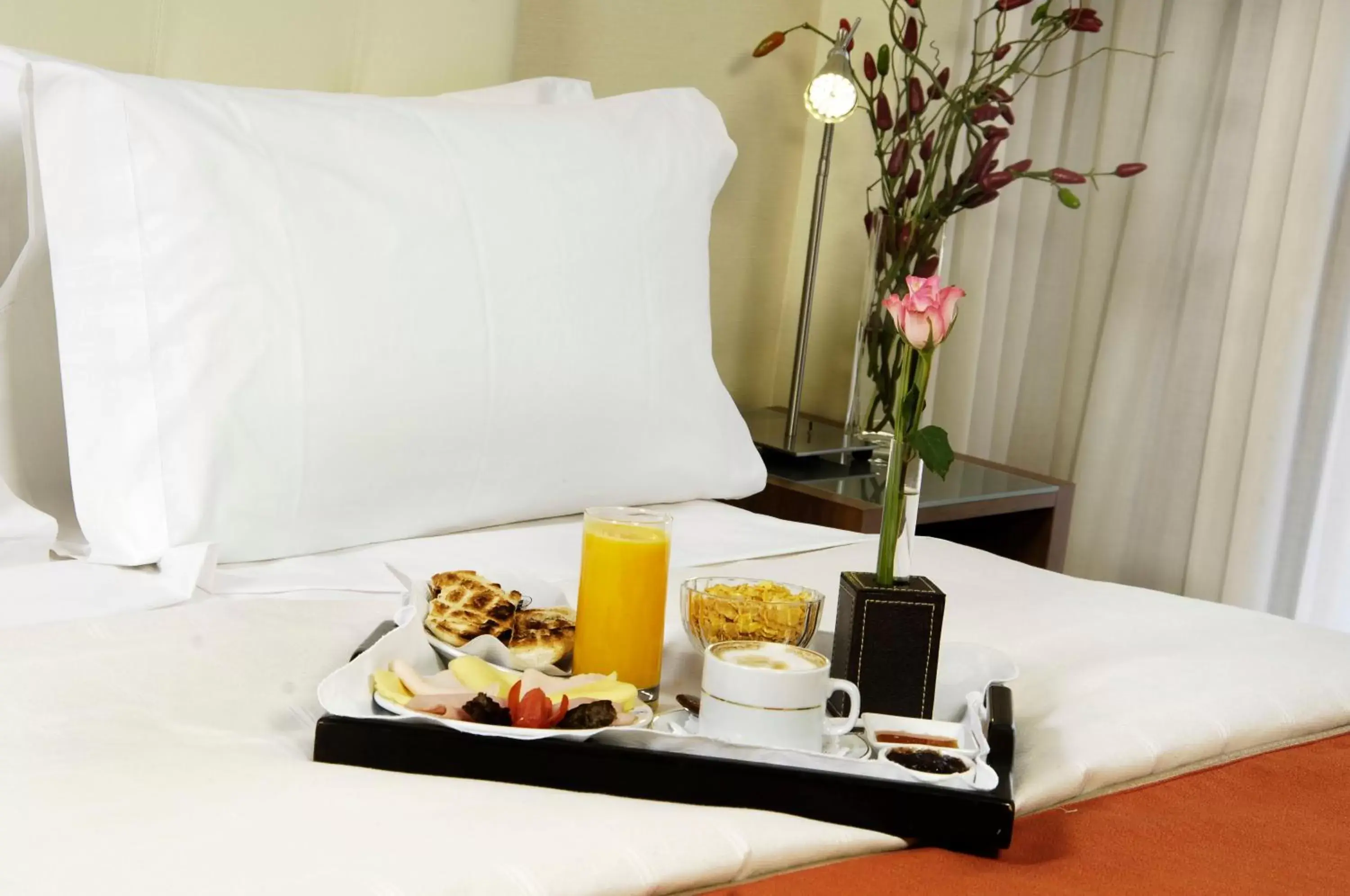 Breakfast, Bed in Regente Palace Hotel