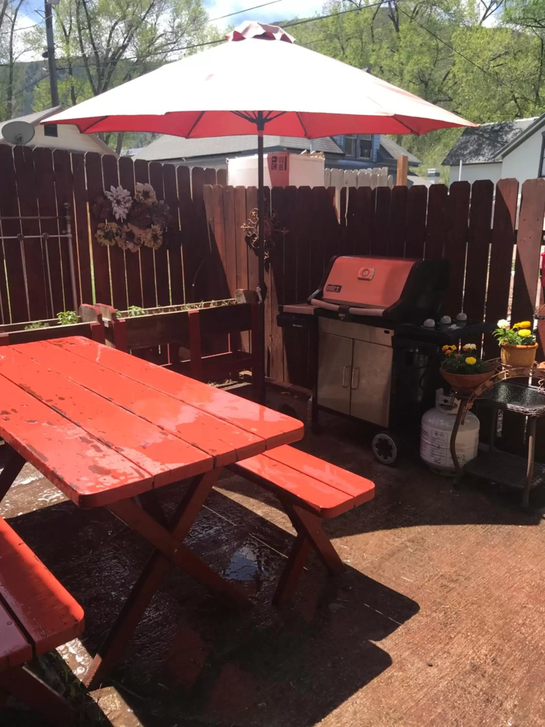 BBQ facilities in Downtown B&B with Jacuzzi