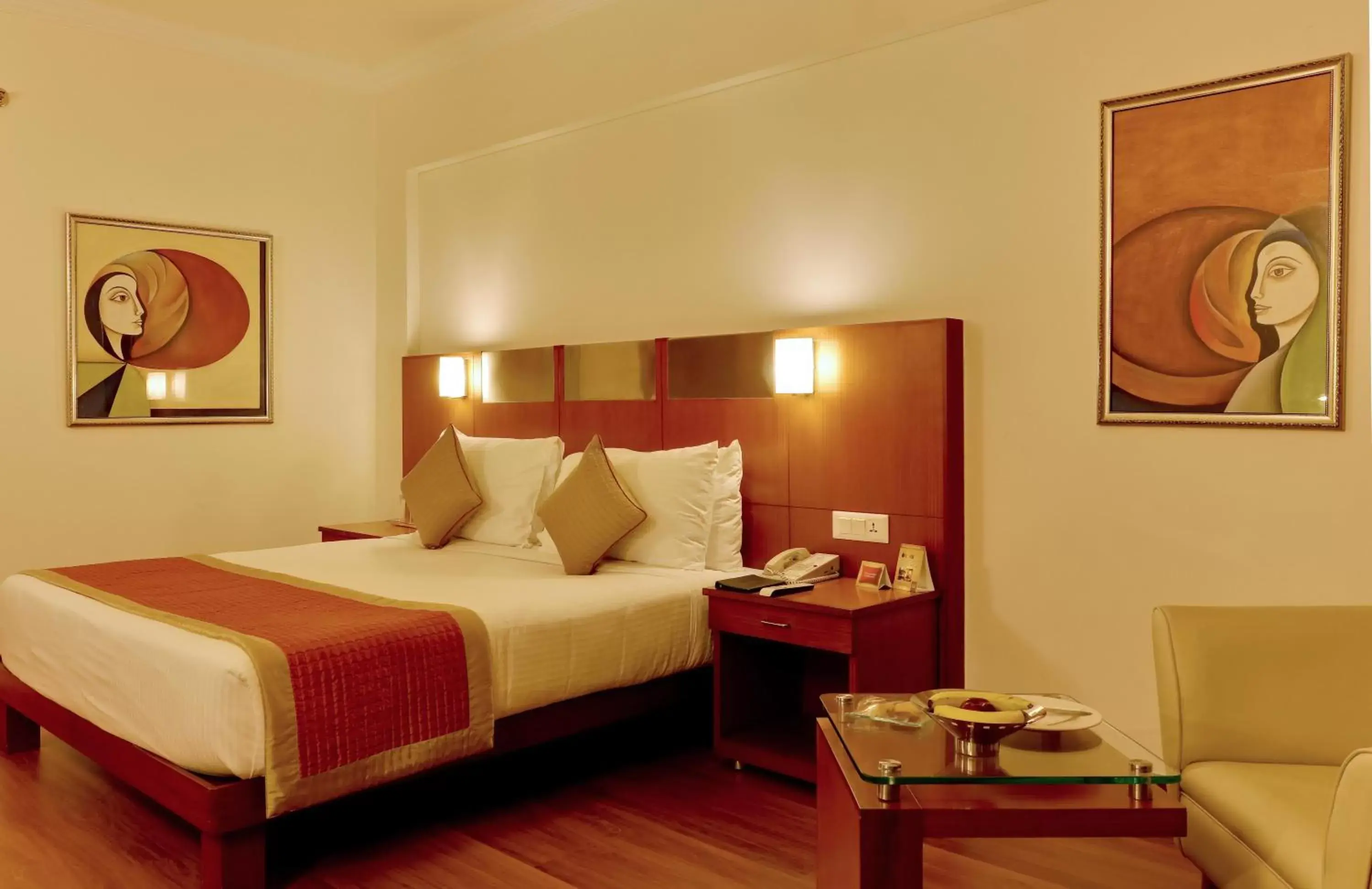 Bed in The Suryaa Hotel New Delhi