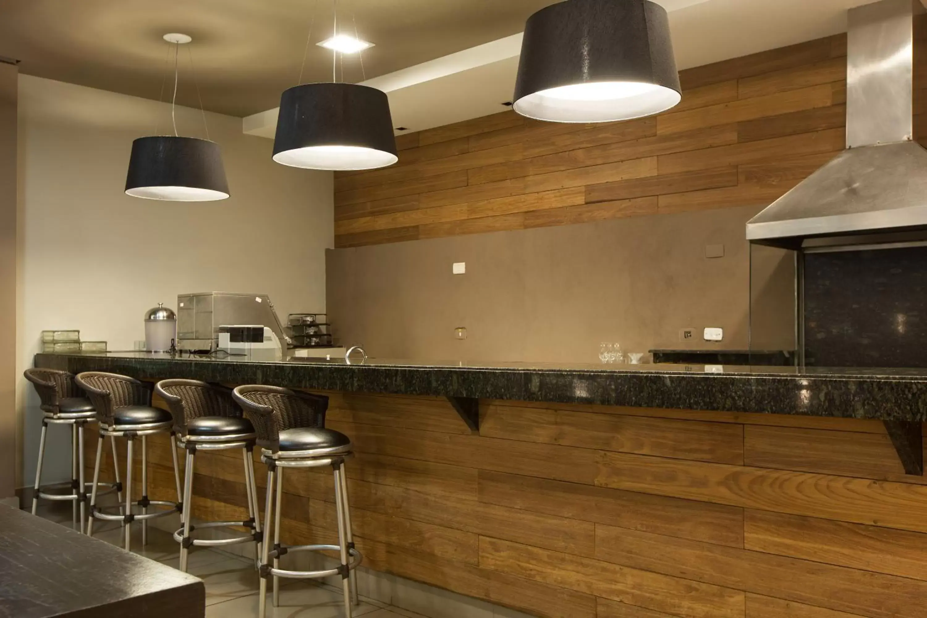 Lounge or bar, Lounge/Bar in Comfort Suites Londrina