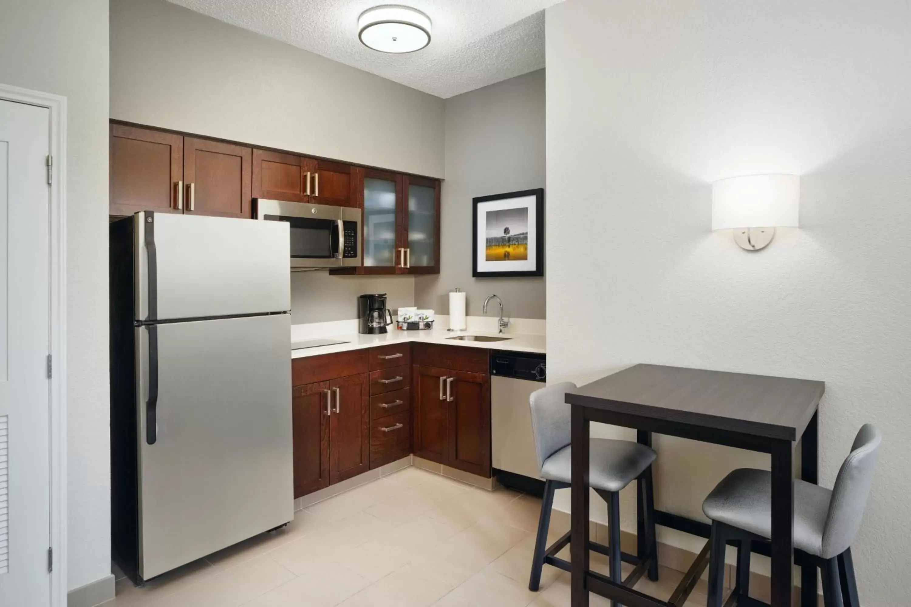 Bedroom, Kitchen/Kitchenette in Residence Inn Fort Lauderdale Plantation