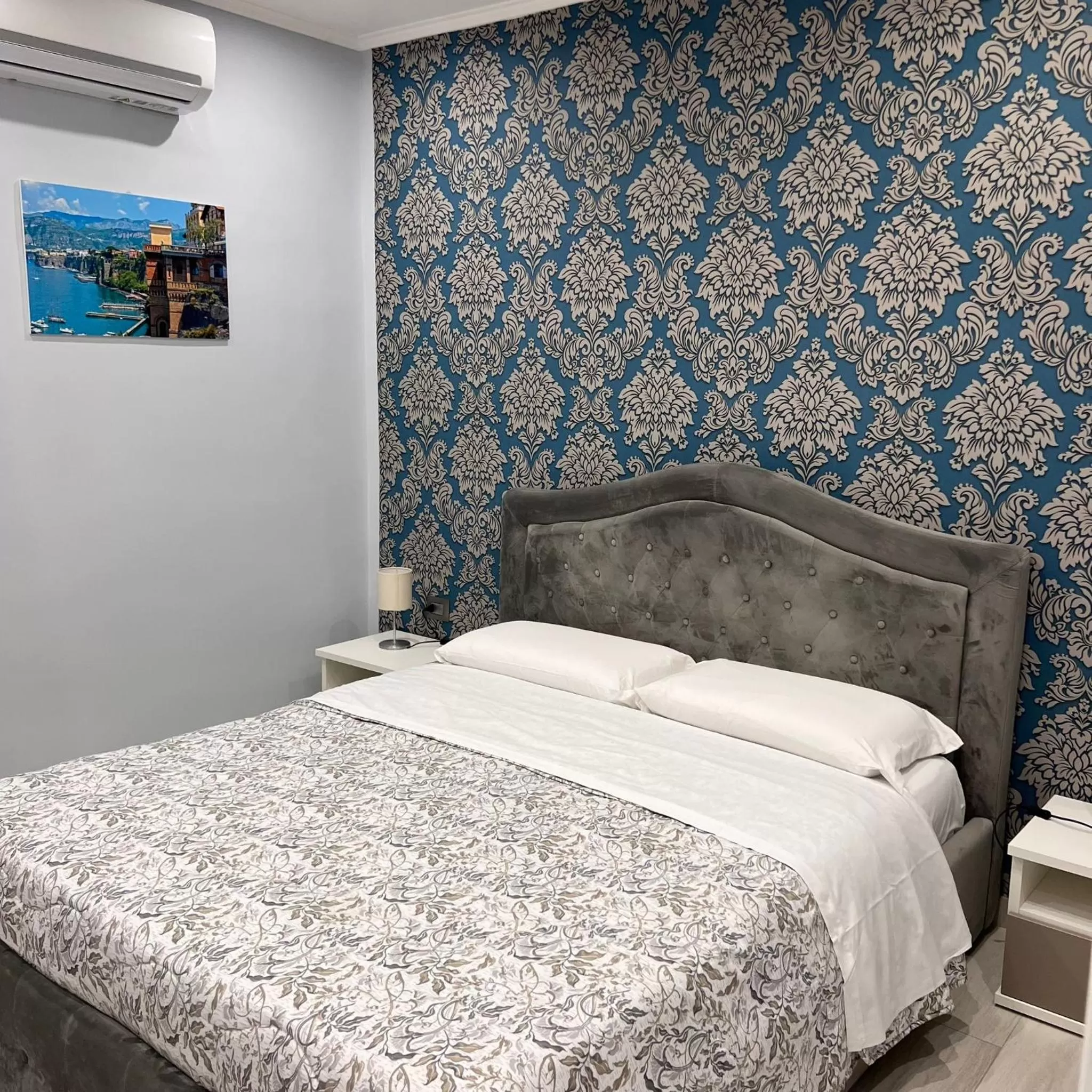 Photo of the whole room, Bed in Toledo Relax