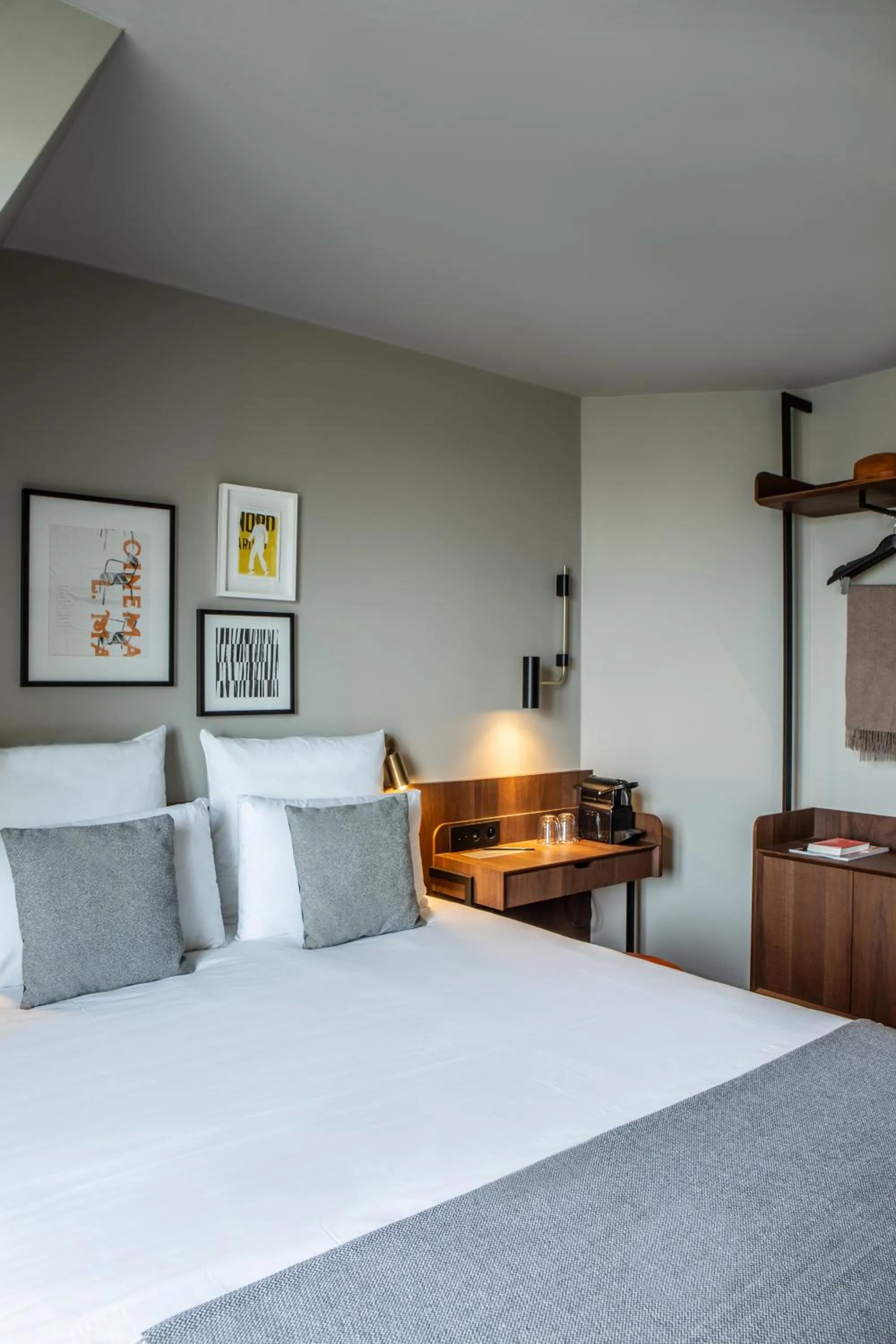 Bed in ibis Styles Paris Gare du Nord TGV