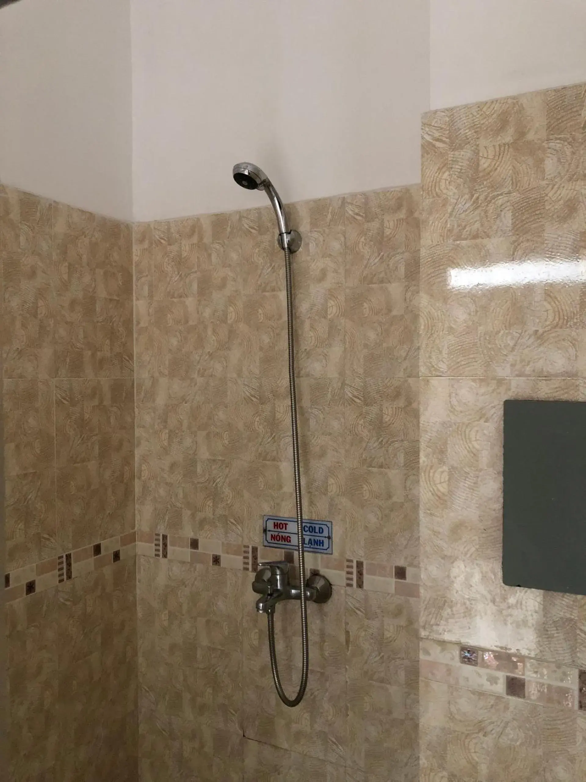 Shower, Bathroom in Kiet Hong Hotel