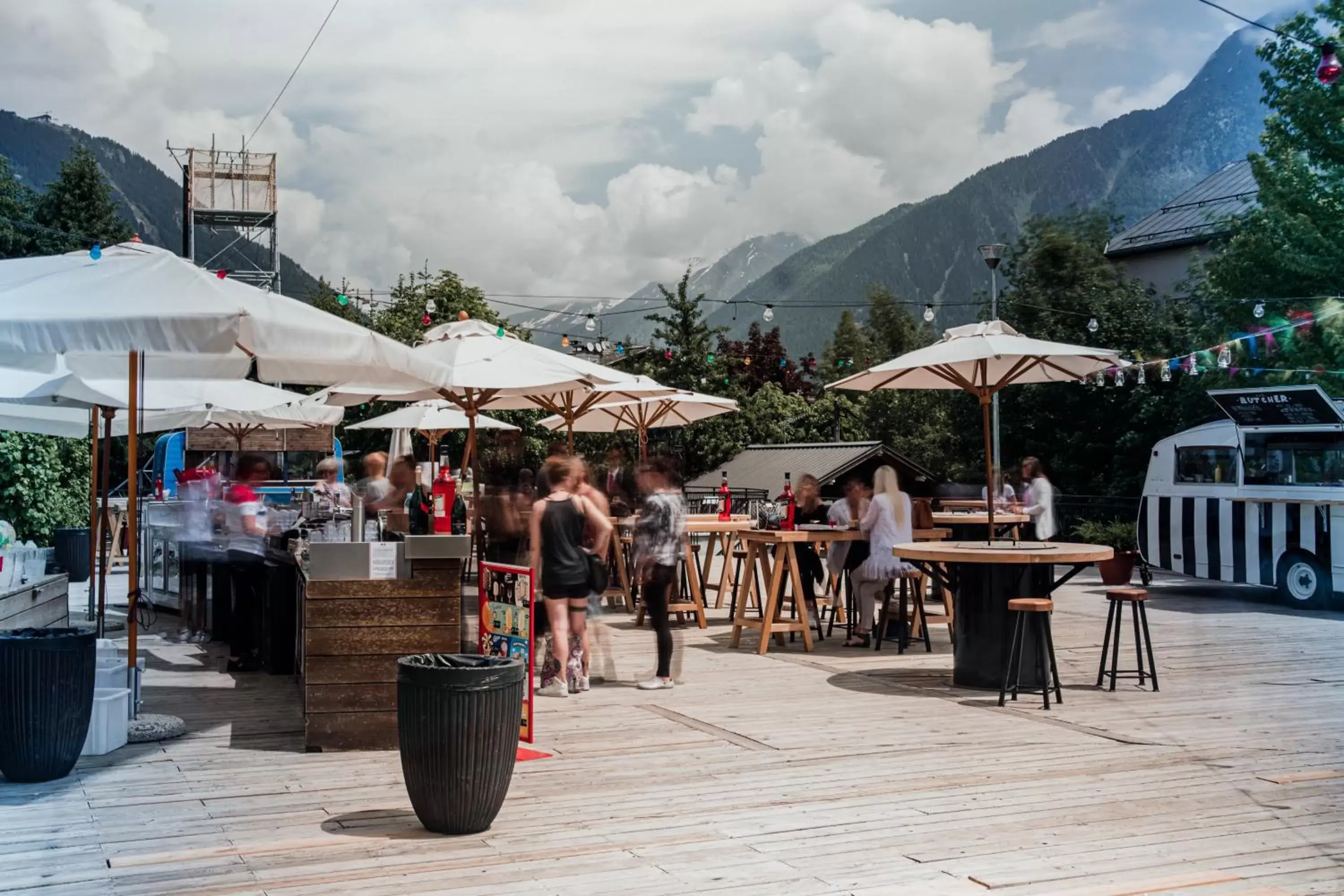 Patio, Restaurant/Places to Eat in La Folie Douce Hotels Chamonix