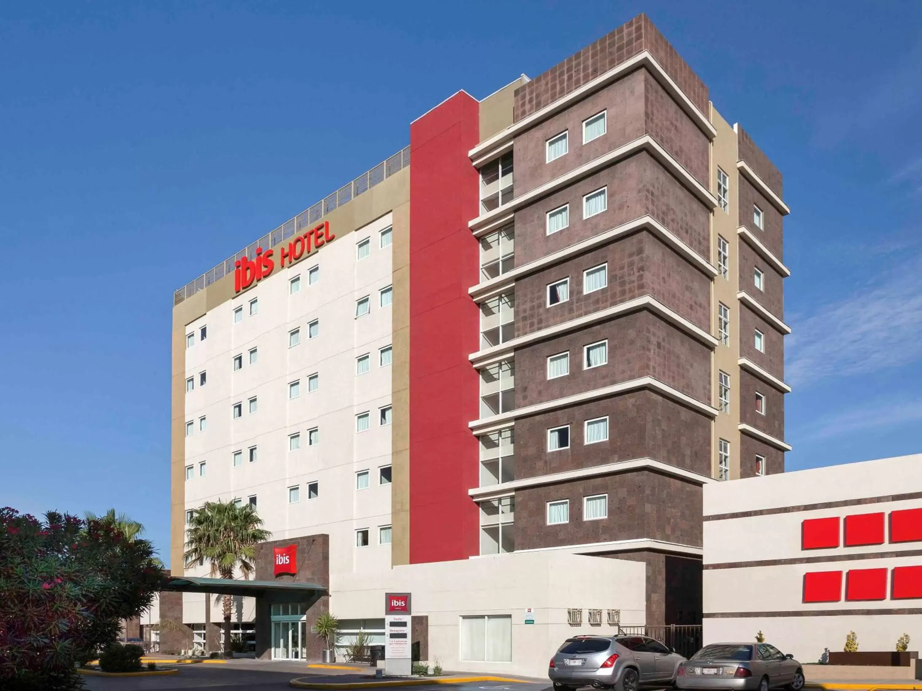 Property building in Ibis Chihuahua Property building in Ibis Chihuahua