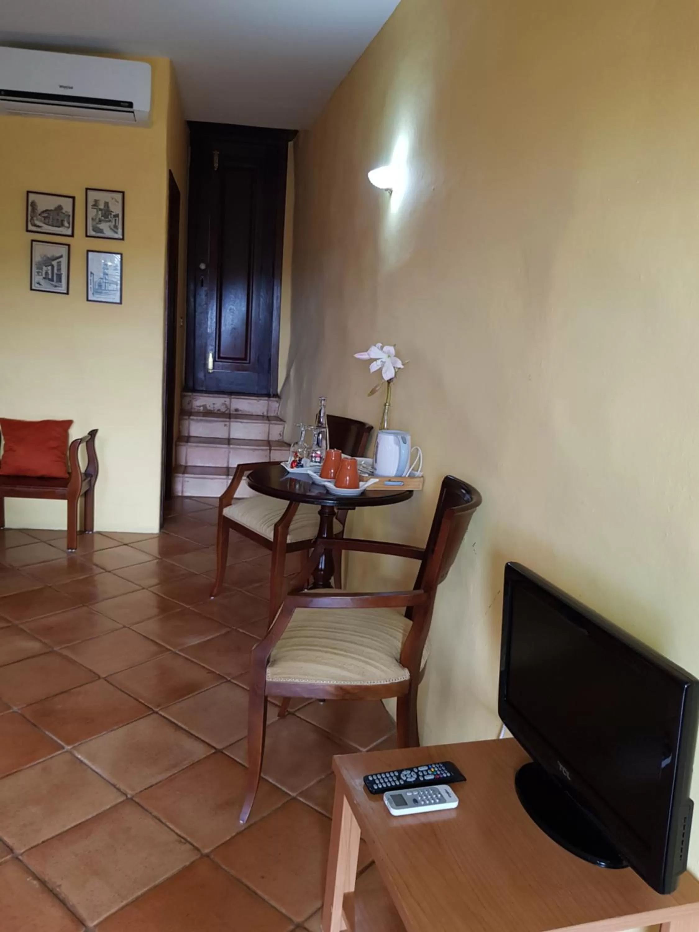 Seating area in Hotel Rural La Raya 1866