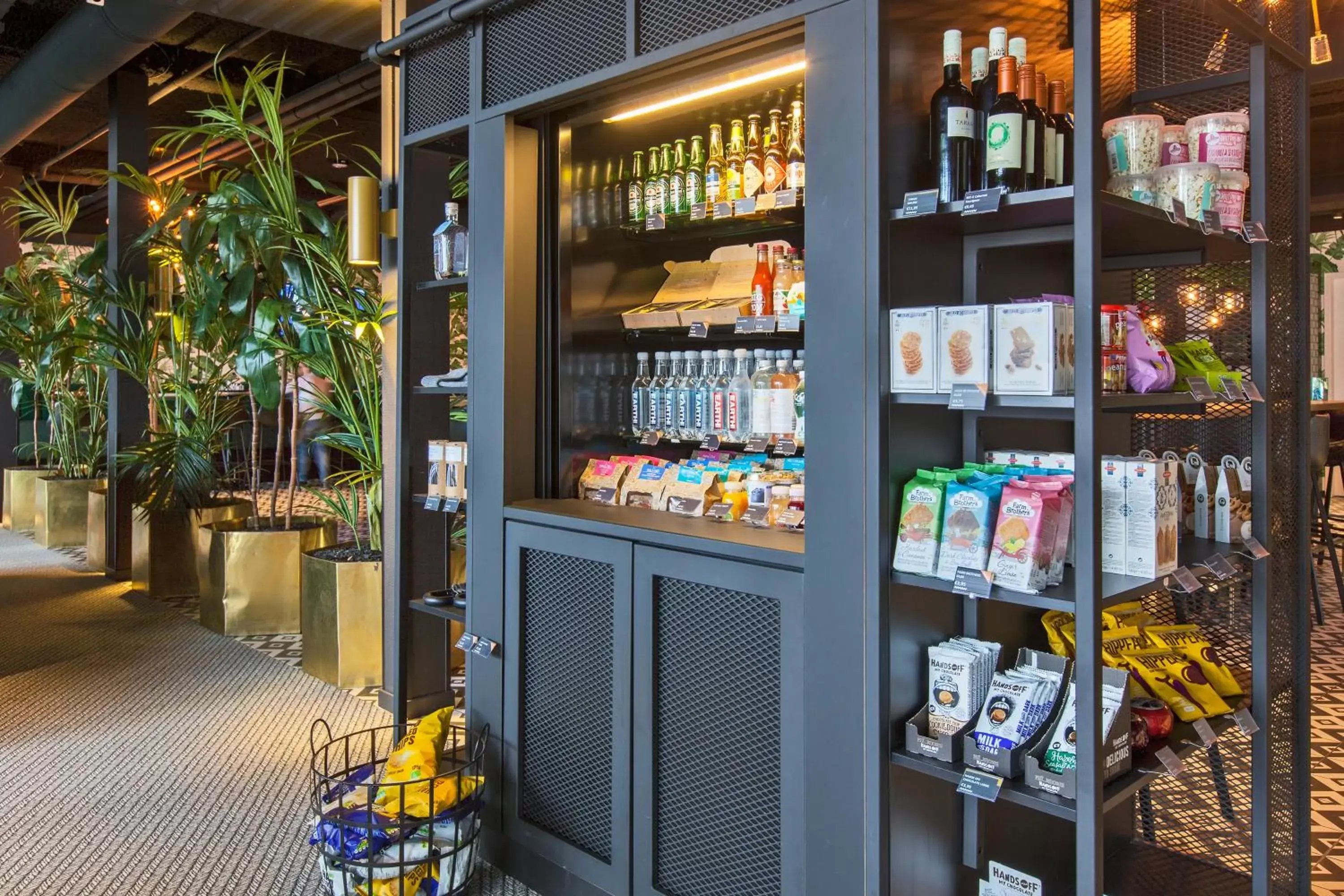On-site shops in ibis Styles Amsterdam Airport