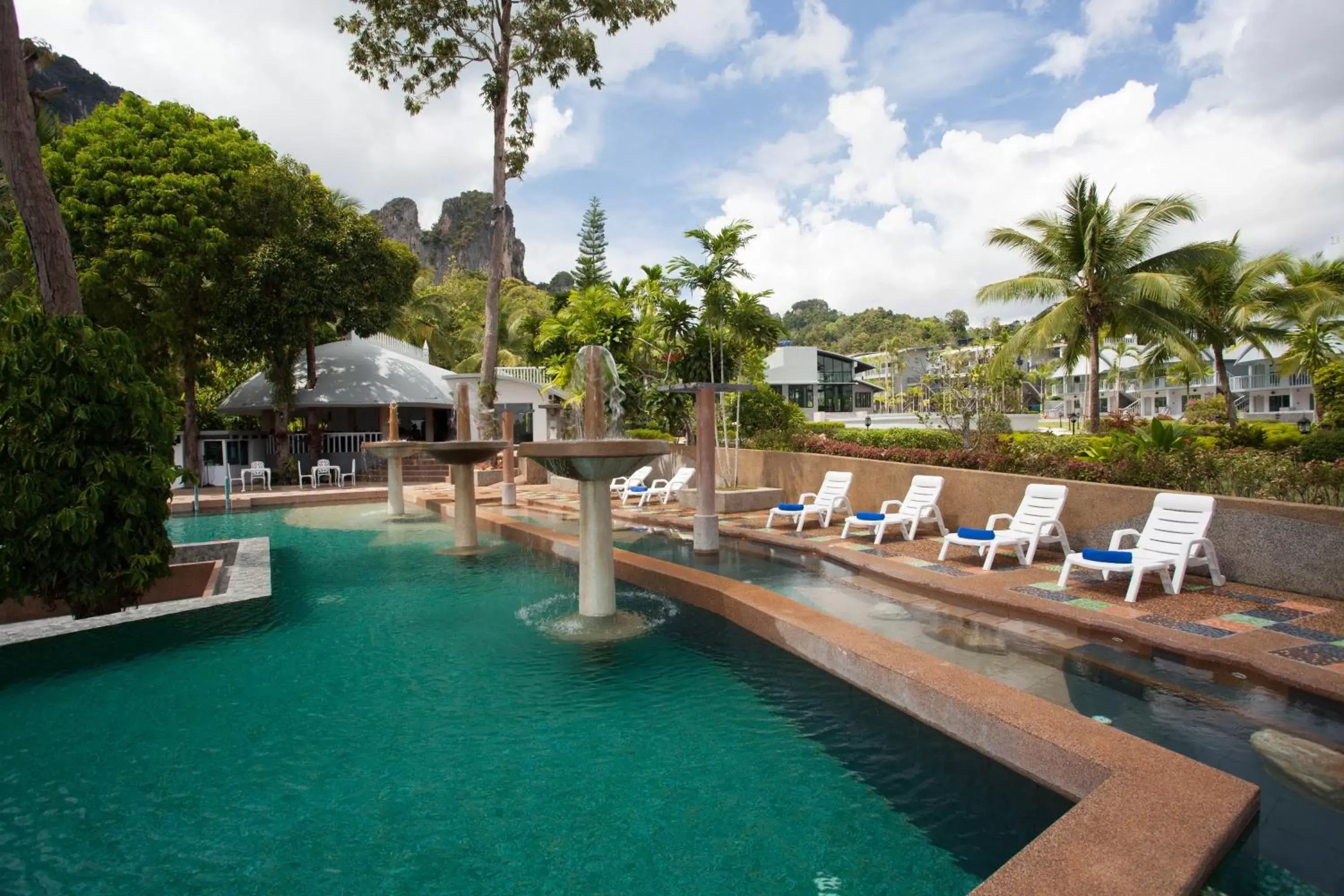 Restaurant/places to eat, Swimming Pool in Arawan Krabi Beach Resort