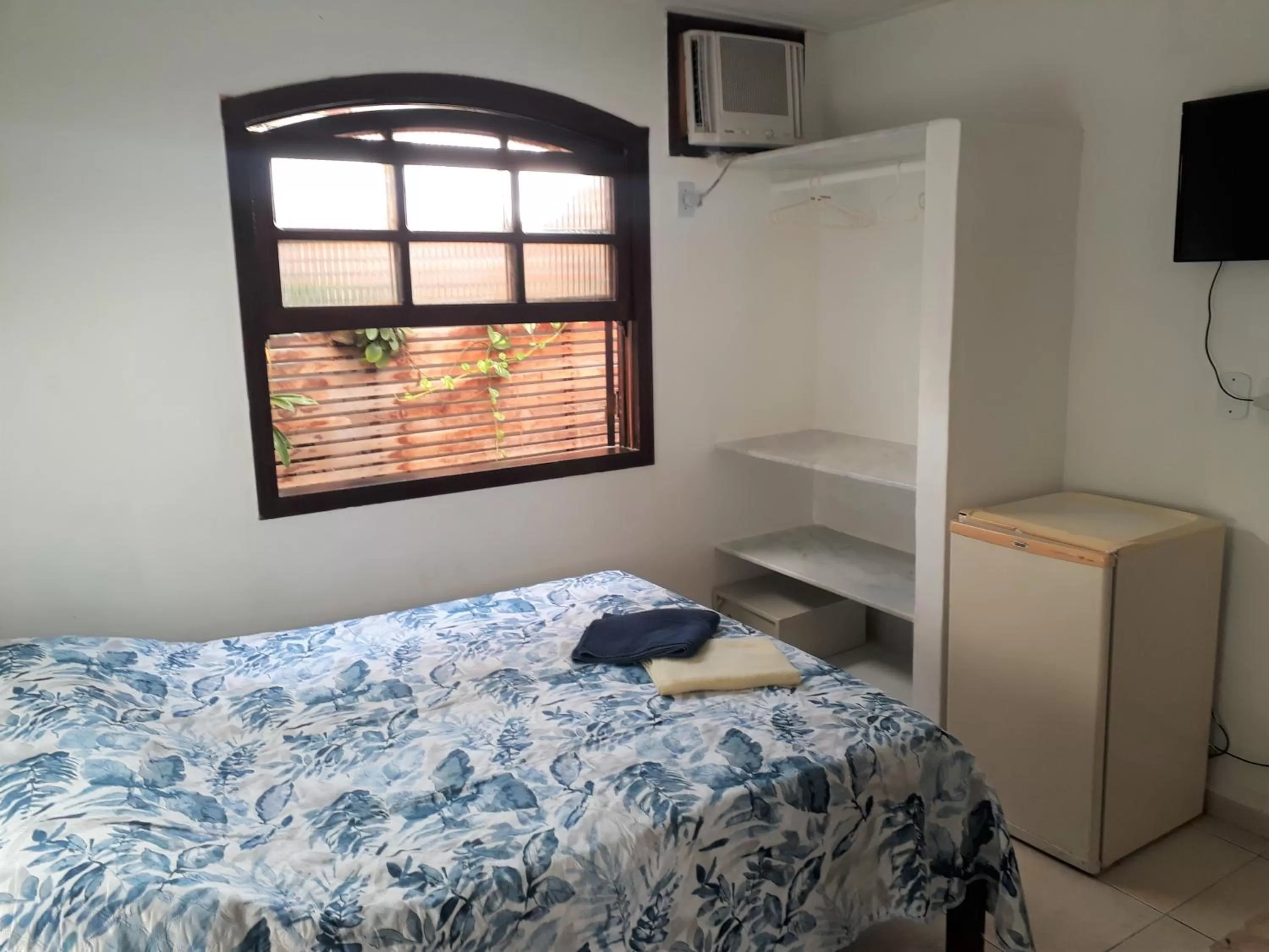 air conditioner, Bed in Pousada L'étage