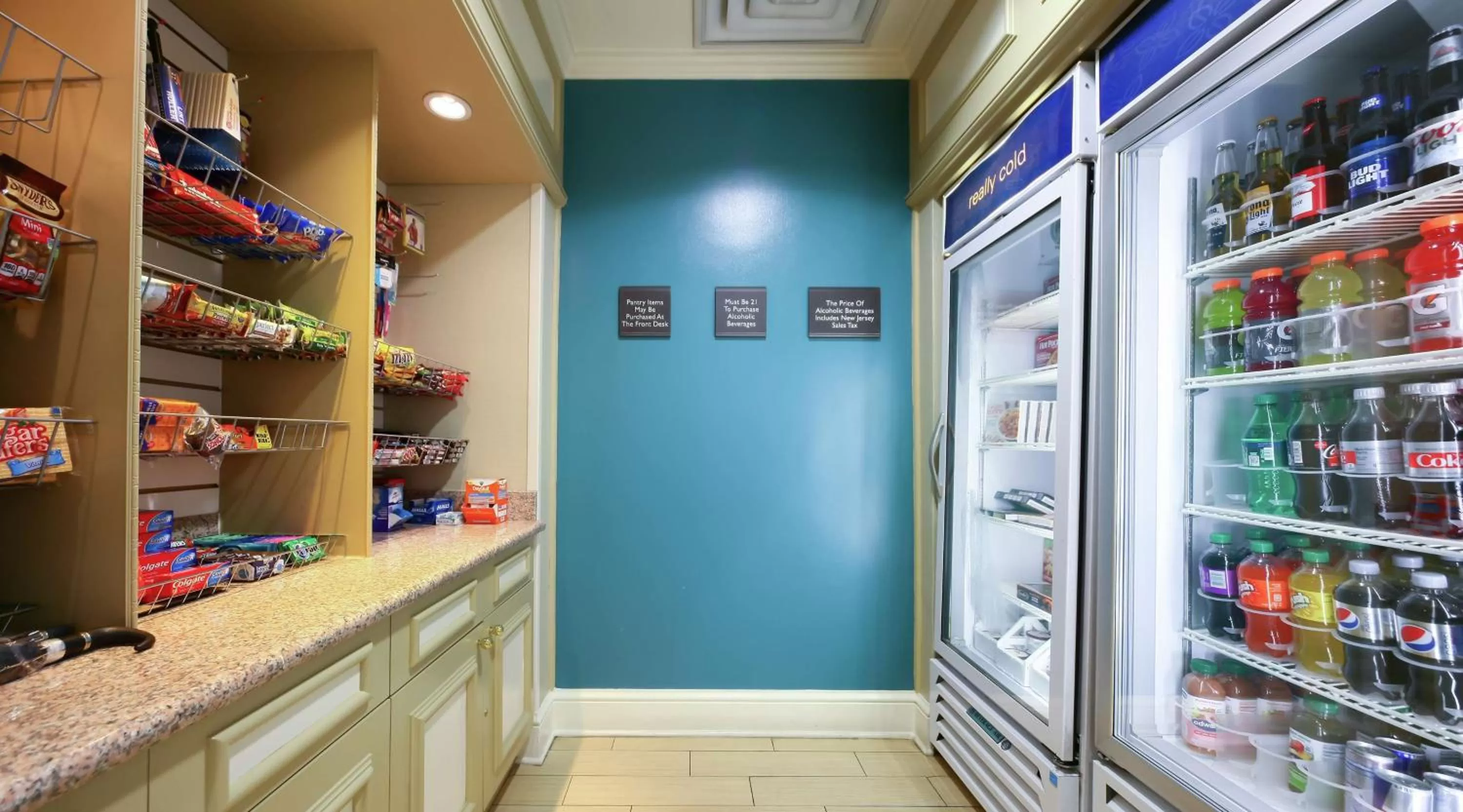 Restaurant/places to eat in Hilton Garden Inn Secaucus/Meadowlands