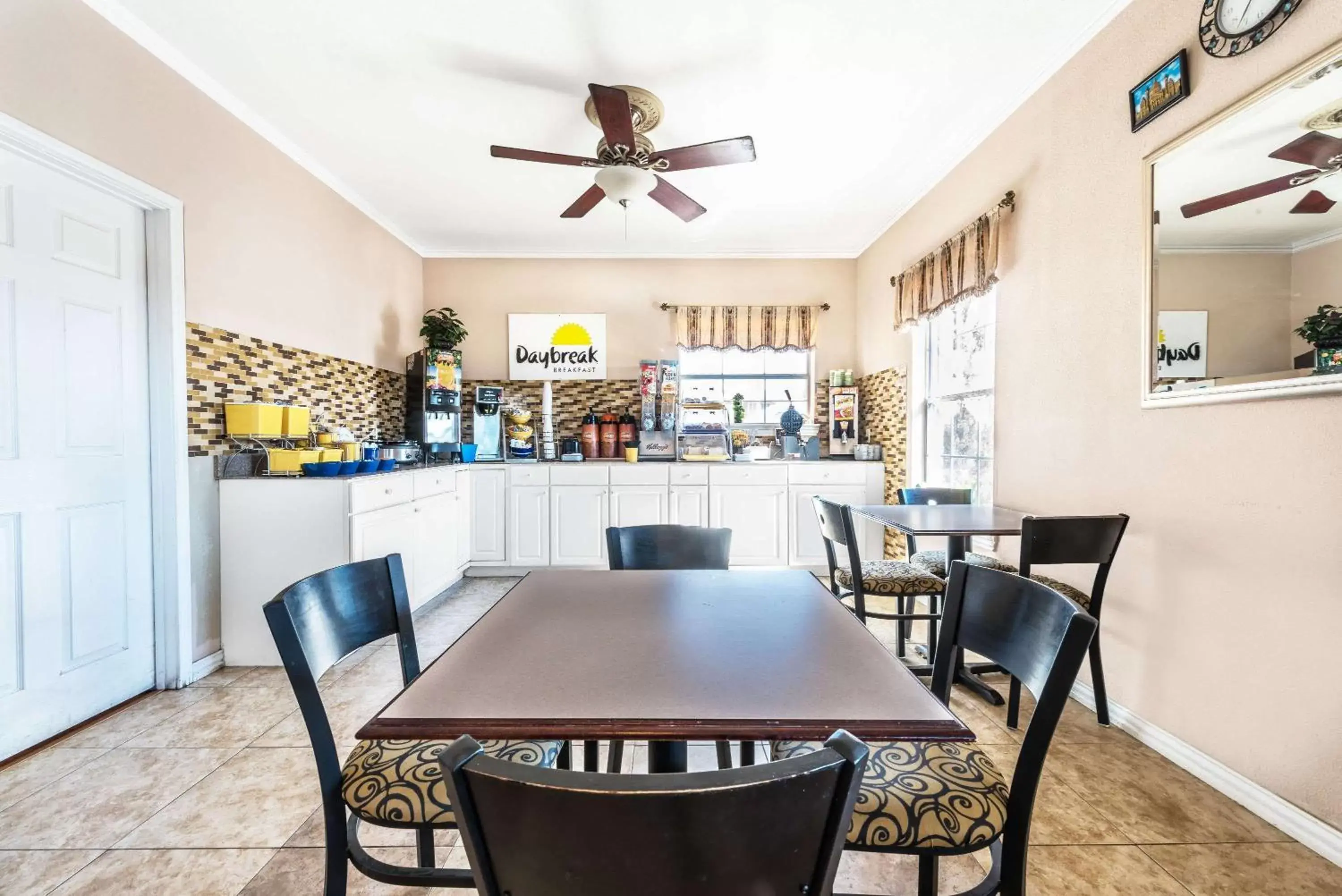 Restaurant/places to eat in Days Inn by Wyndham Gainesville Restaurant/places to eat in Days Inn by Wyndham Gainesville