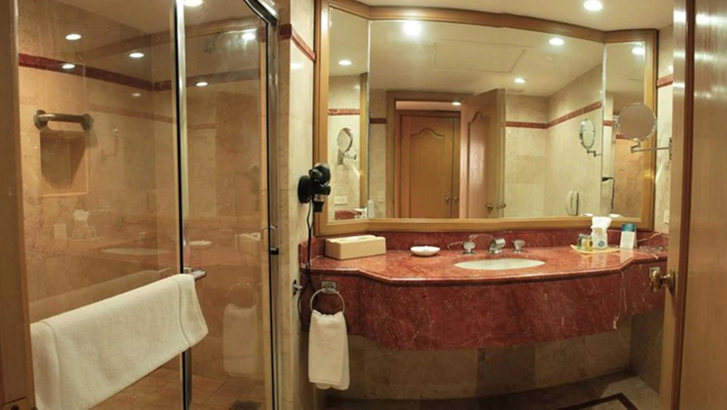 Bathroom in Hotel San Luis Lindavista
