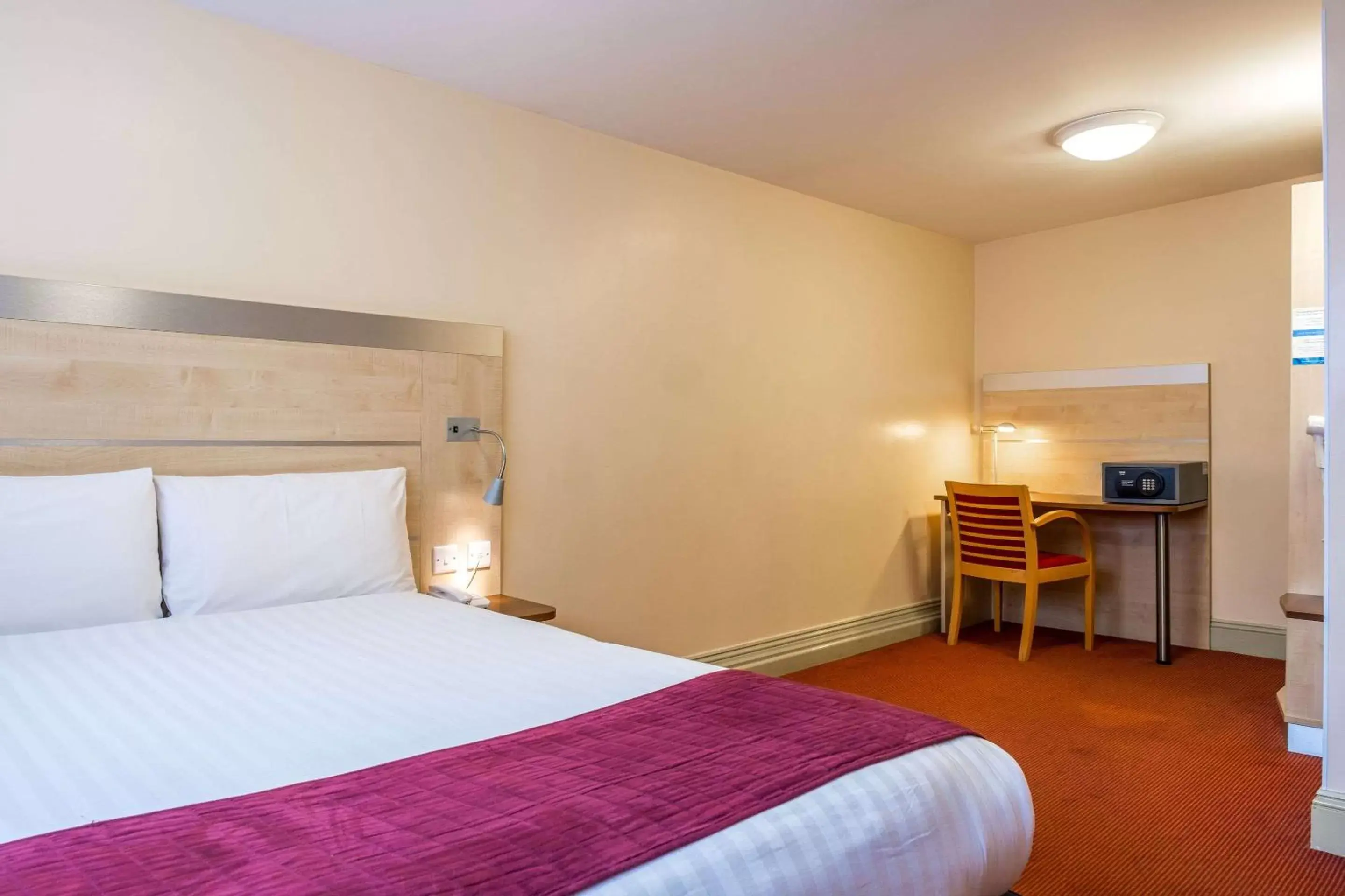 Bedroom, Bed in Comfort Inn Edgware Road W2