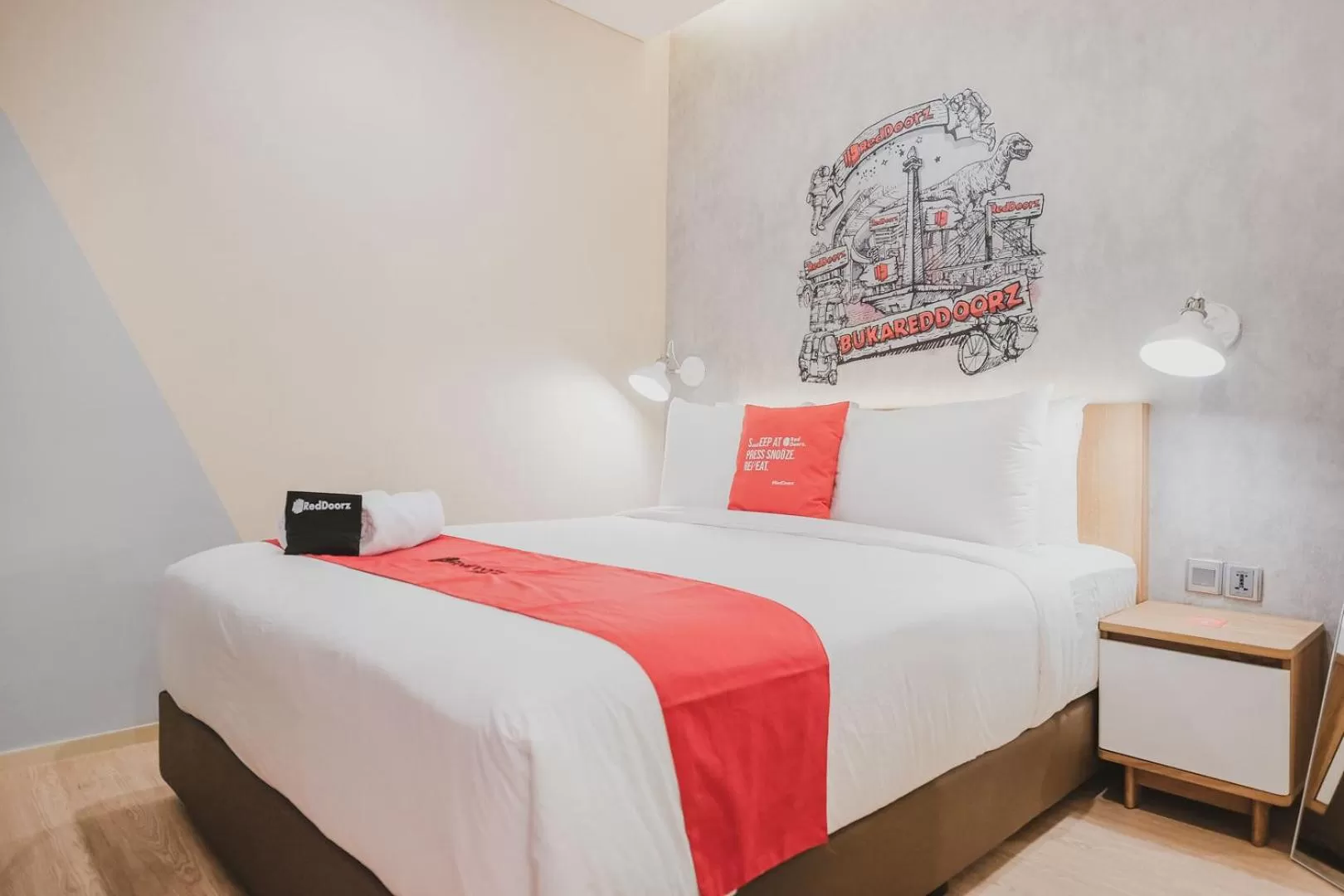 Bedroom, Bed in RedDoorz Plus @ Thamrin