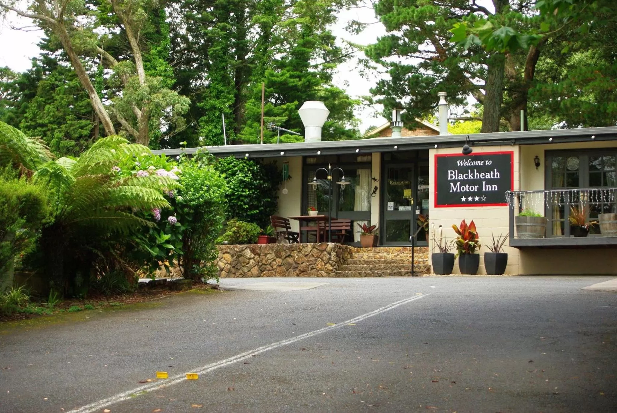 Property building in Blackheath Motor Inn