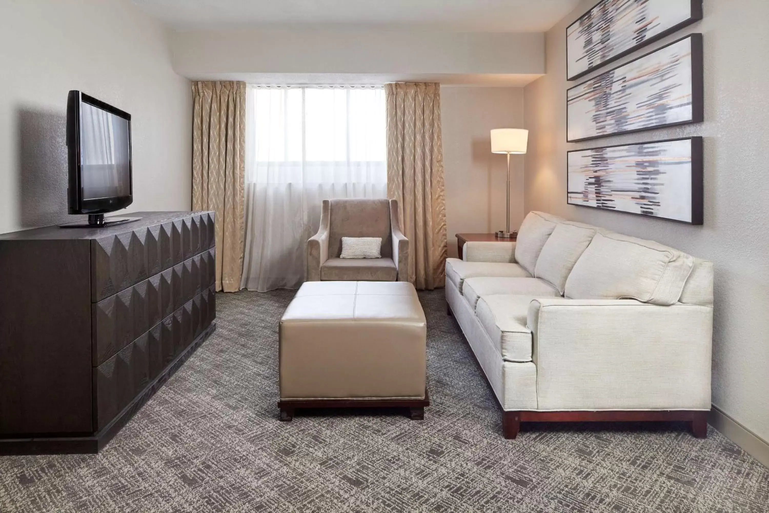 Living room, Seating Area in DoubleTree Suites by Hilton Nashville Airport