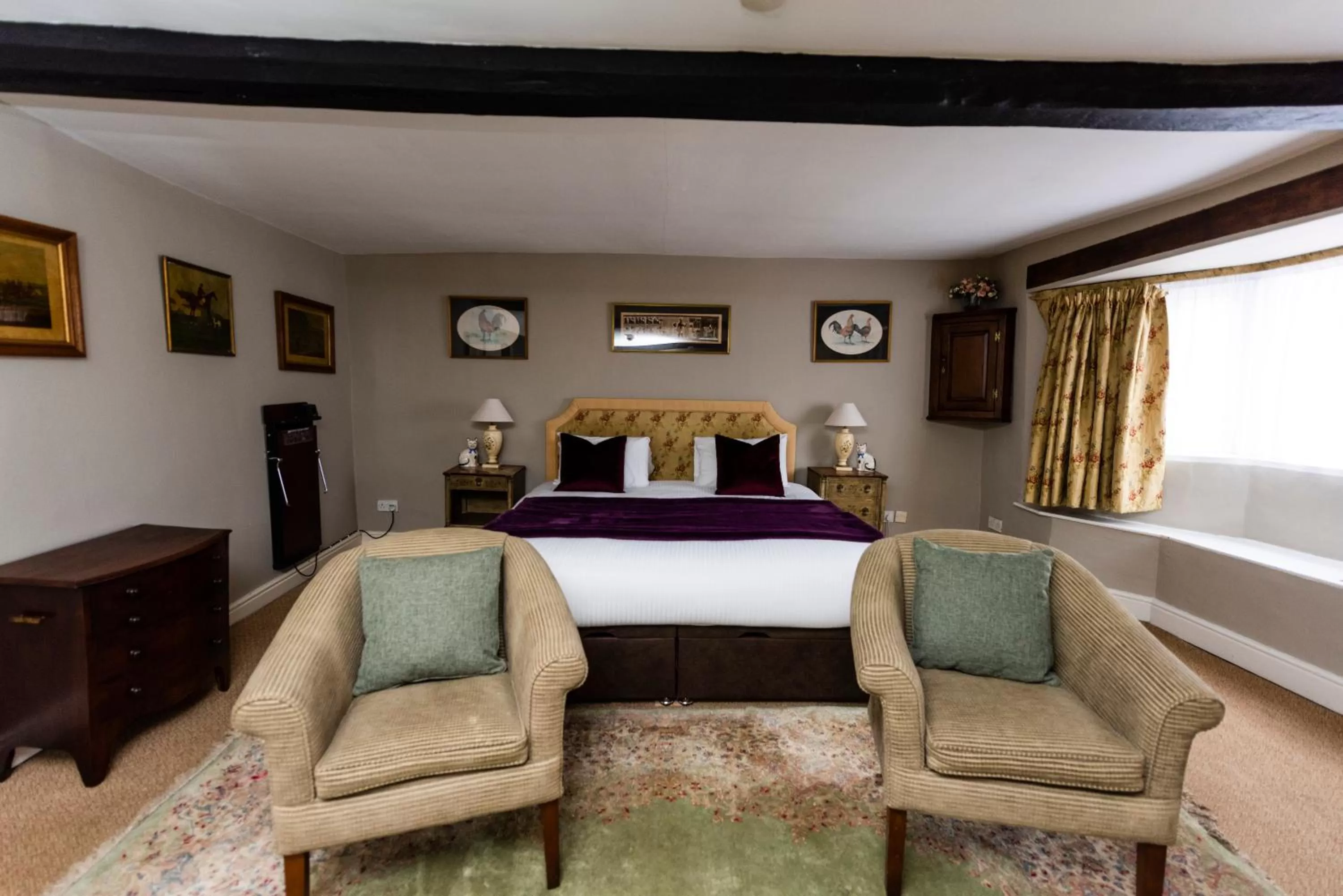 Bed, Seating Area in The Whipper-In Hotel