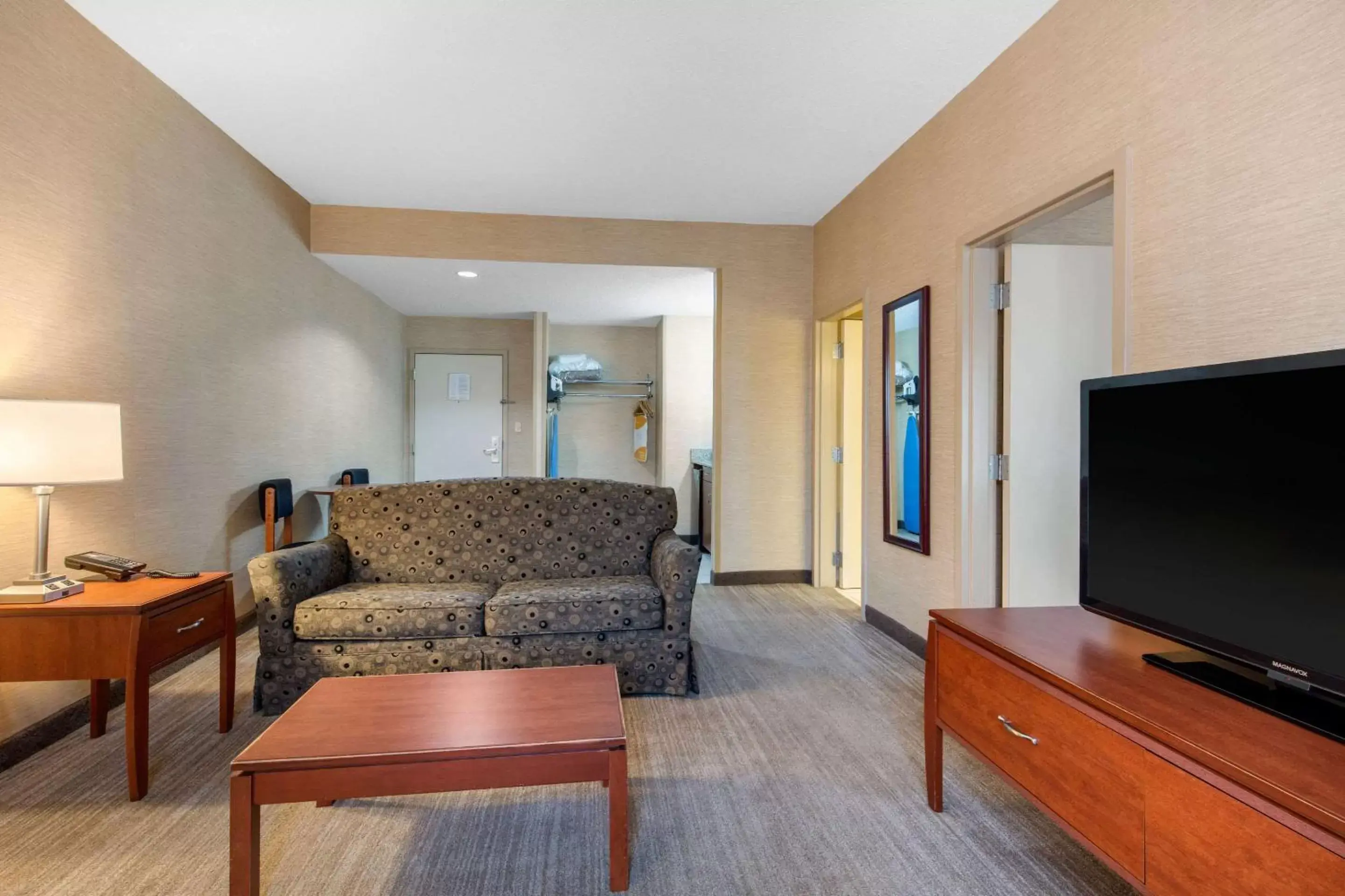 Photo of the whole room, Seating Area in Quality Inn & Suites Benton - Draffenville