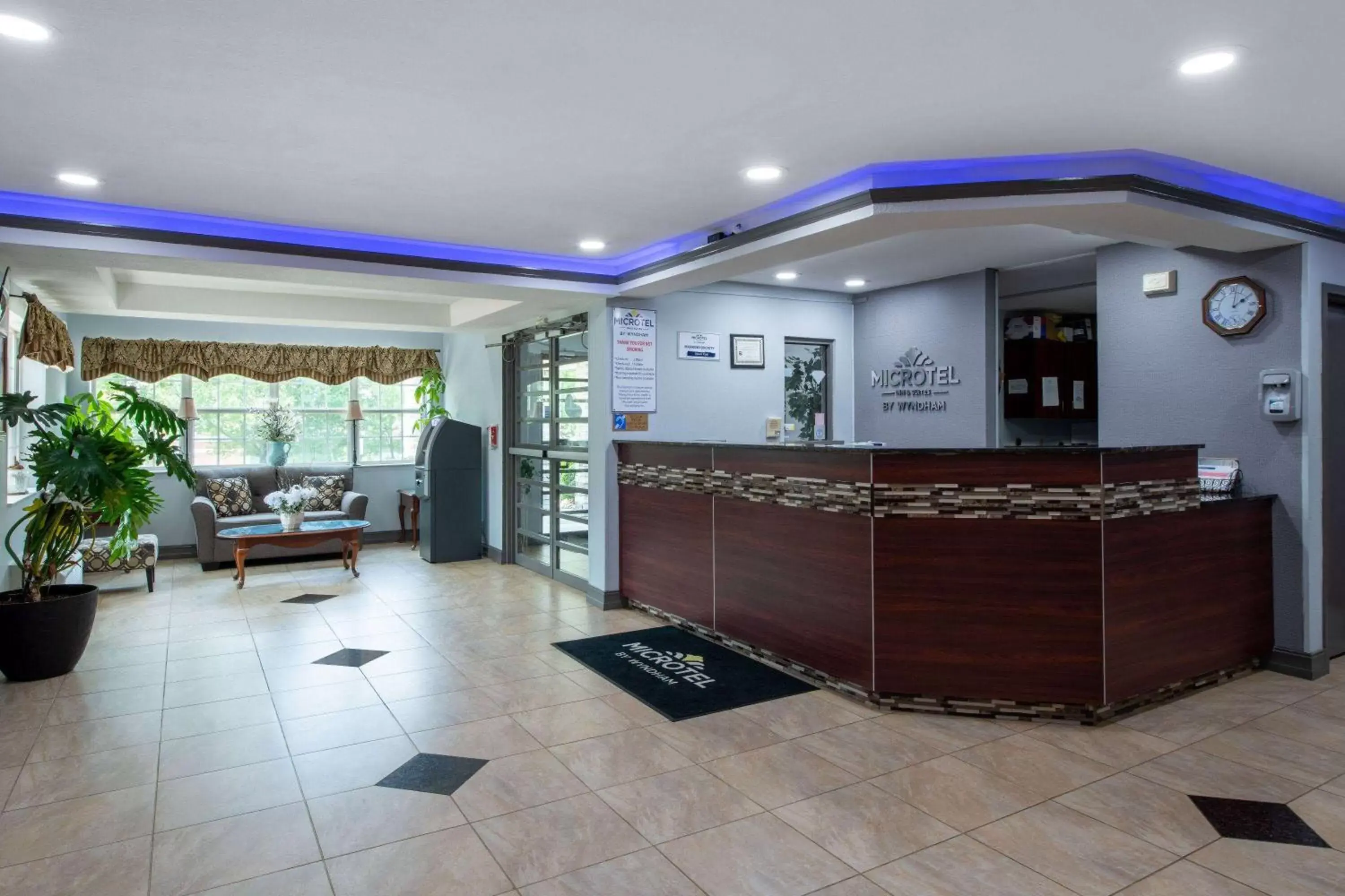 Lobby or reception in Microtel Inn by Wyndham Spartanburg Duncan Lobby or reception in Microtel Inn by Wyndham Spartanburg Duncan