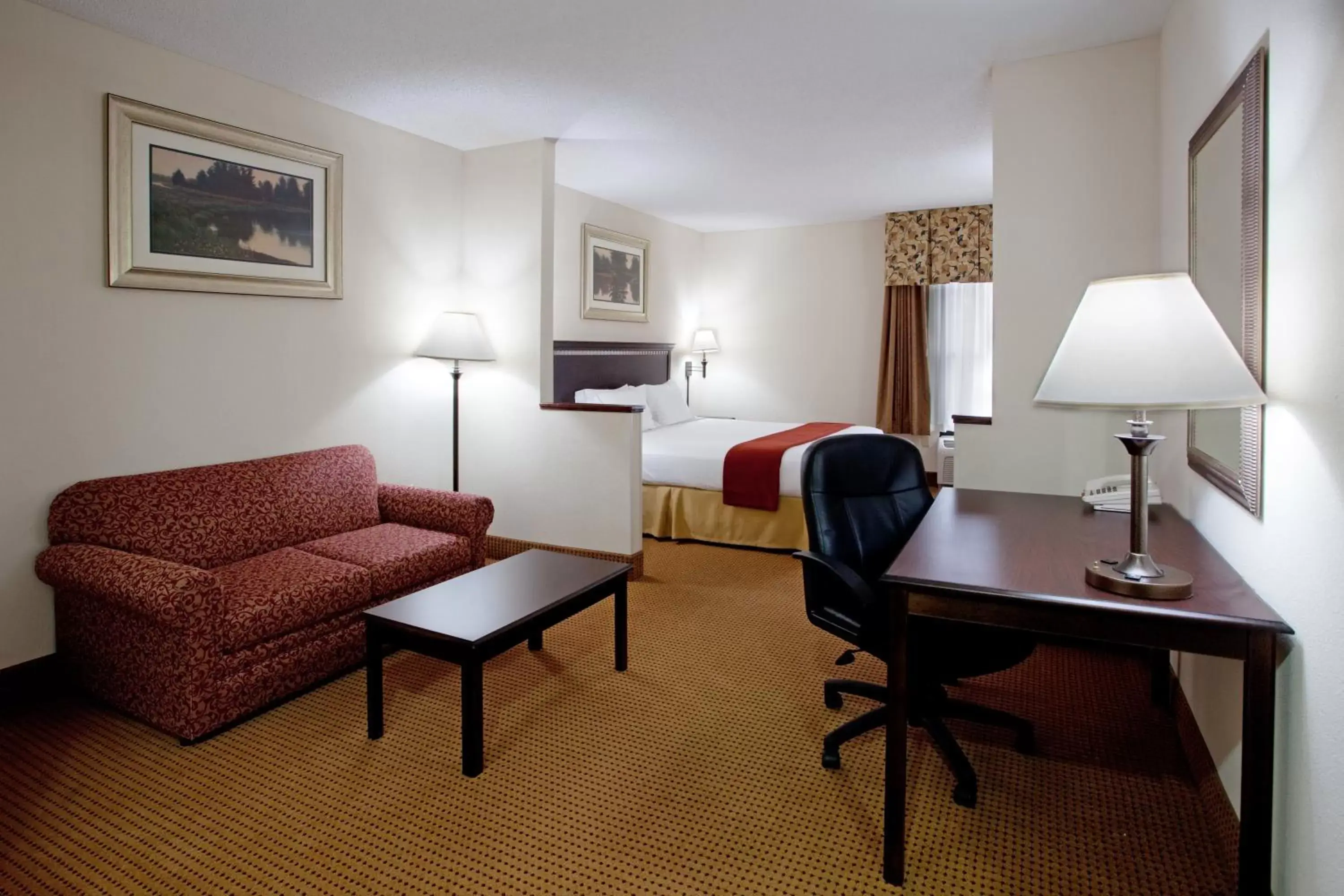 Photo of the whole room, Seating Area in Lexington Inn and Suites